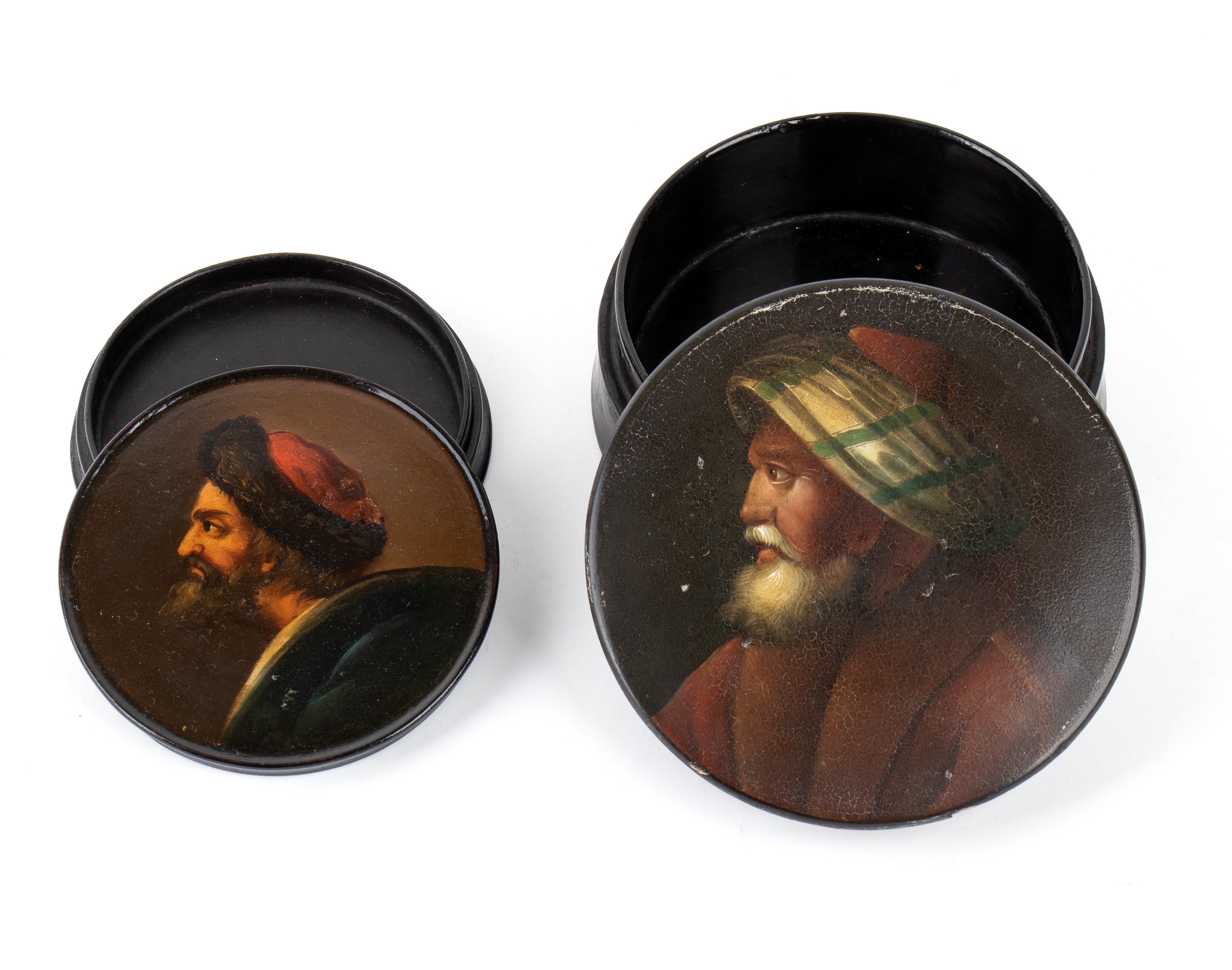 Due scatole russe in lacca