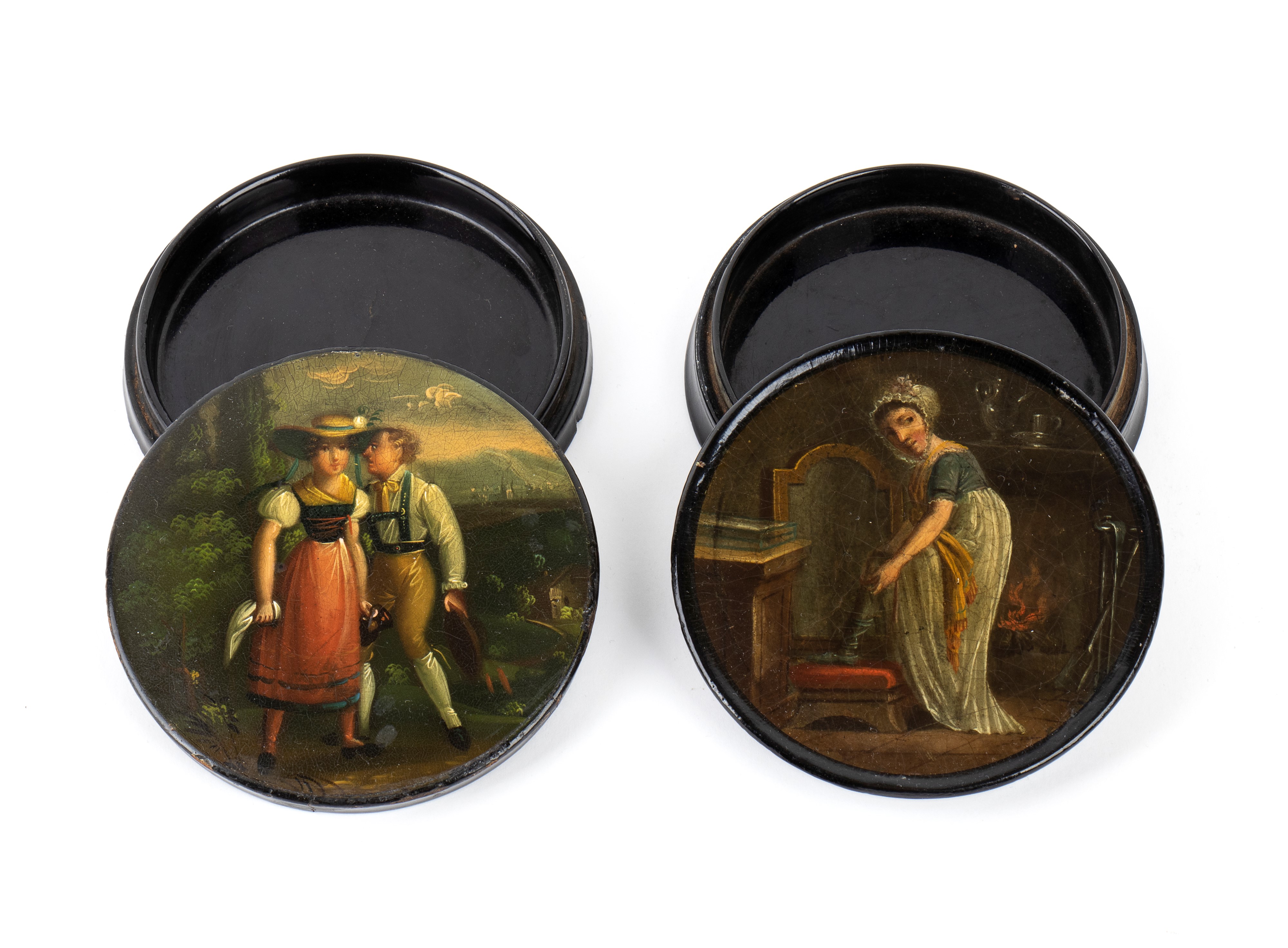 Due scatole russe in lacca