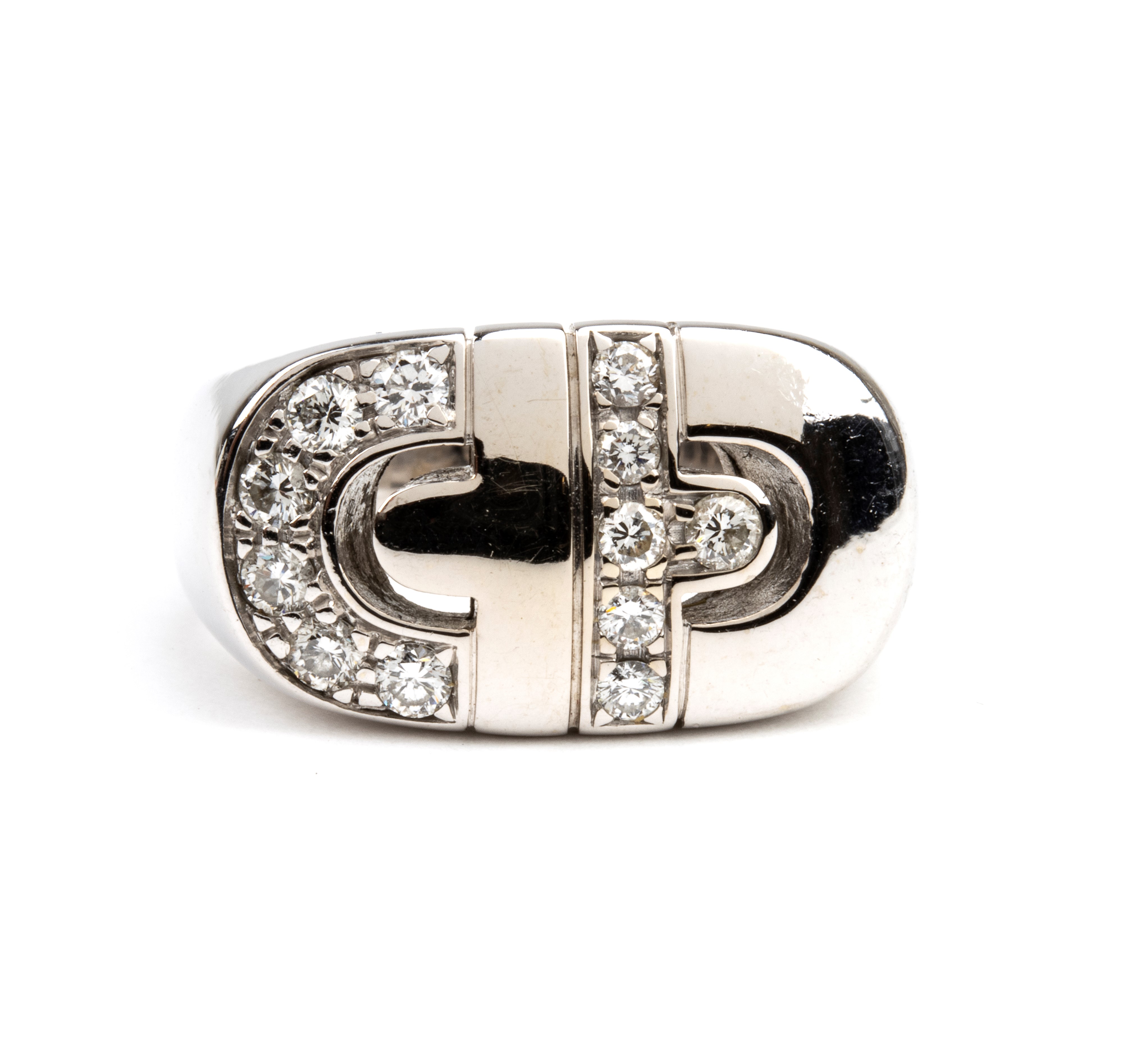 Modello Parentesi: anello a fascia in oro con diamanti.