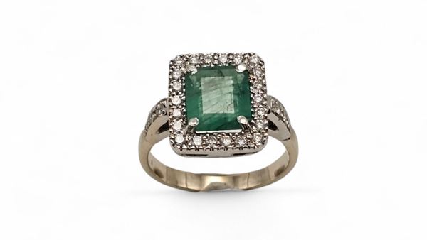 Emerald diamond gold ring 