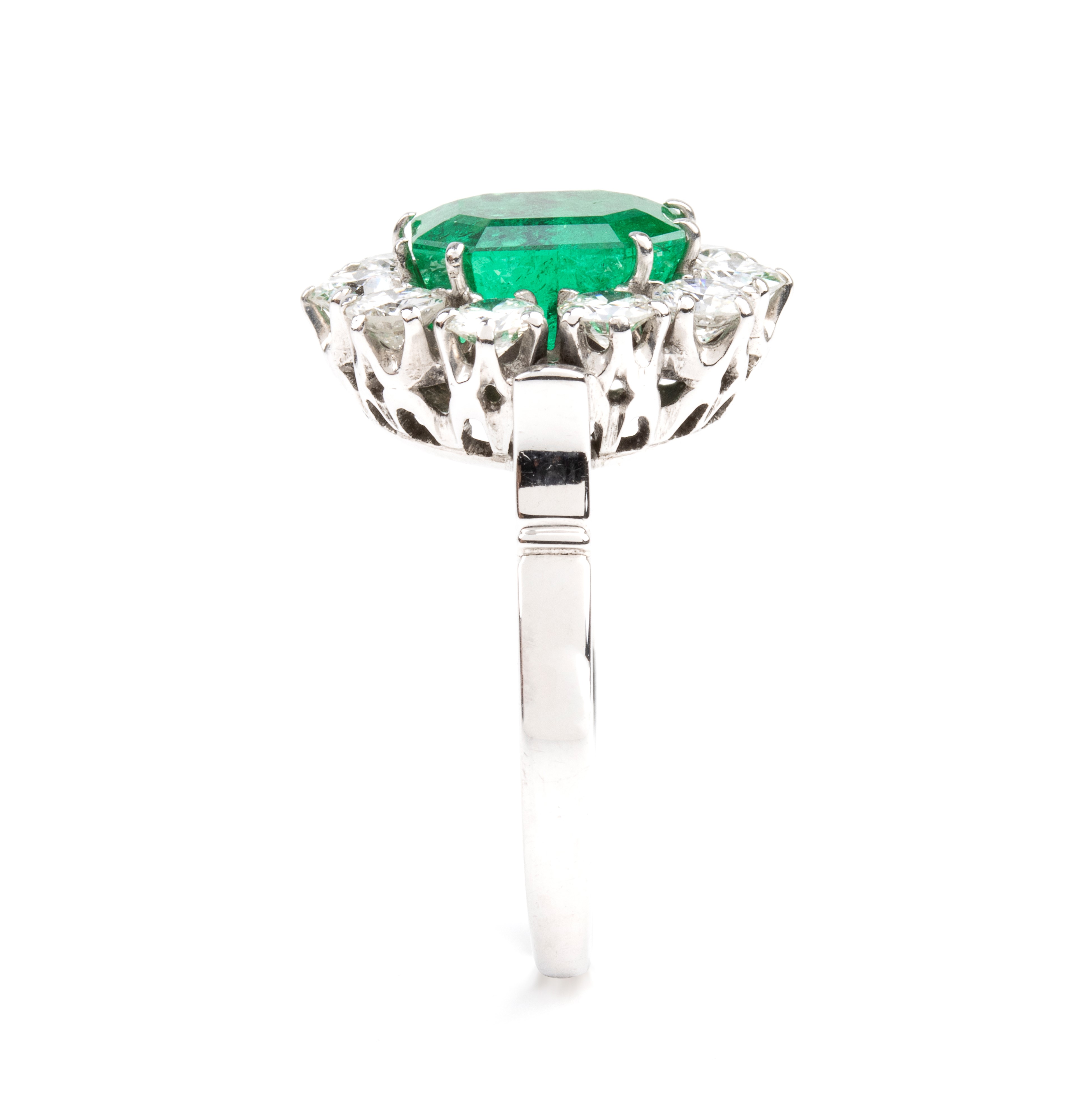 Anello in oro con diamanti e smeraldo Colombiano