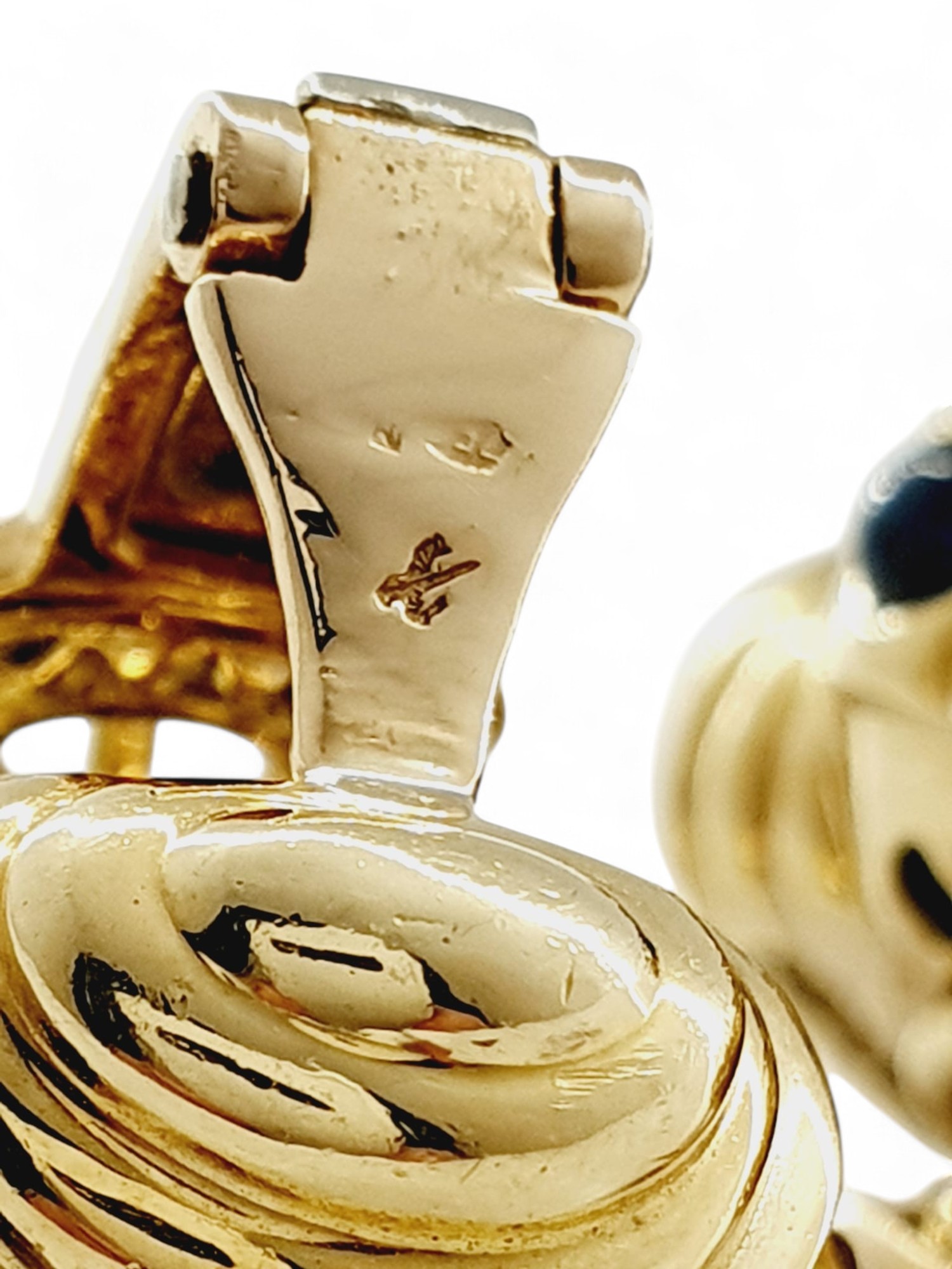 Orecchini in oro con diamanti e zaffiri