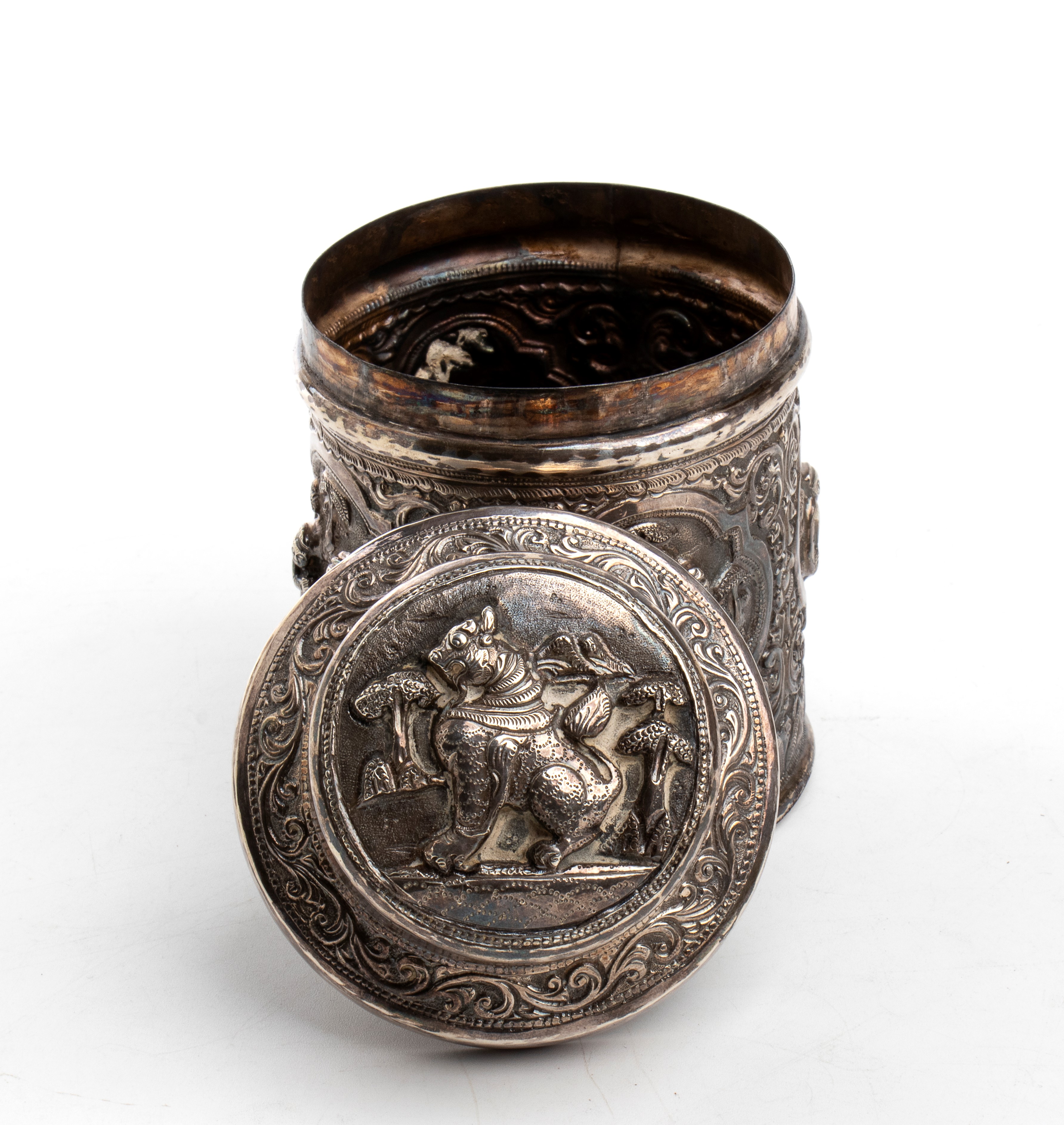 Barattolo birmano in argento, XIX secolo