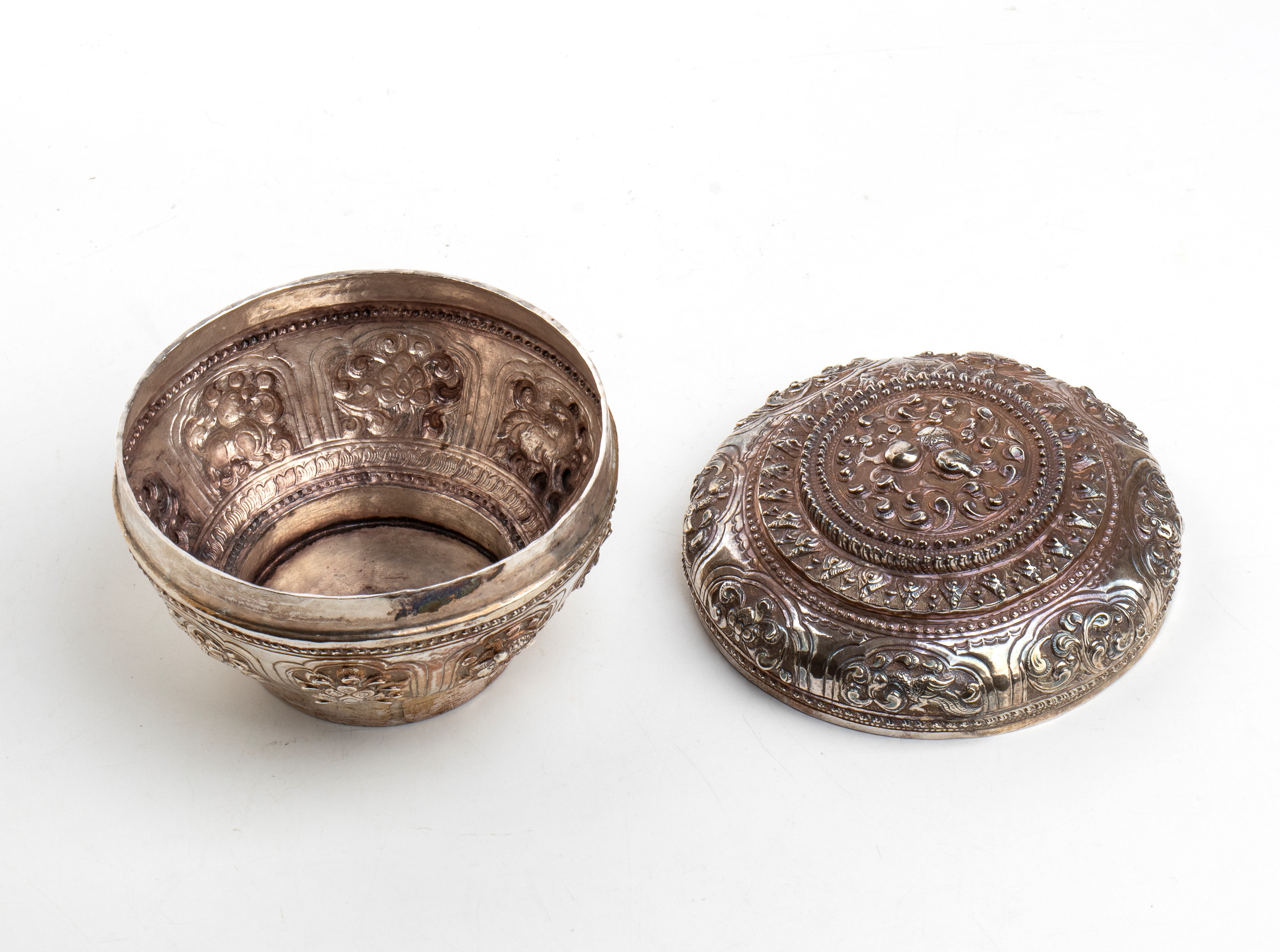 Scatola birmana, argento, XIX secolo