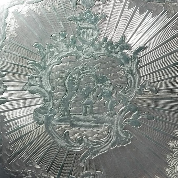 Tabacchiera russa in argento con medaglia commemorativa della firma del trattato di Nystad nel 17...