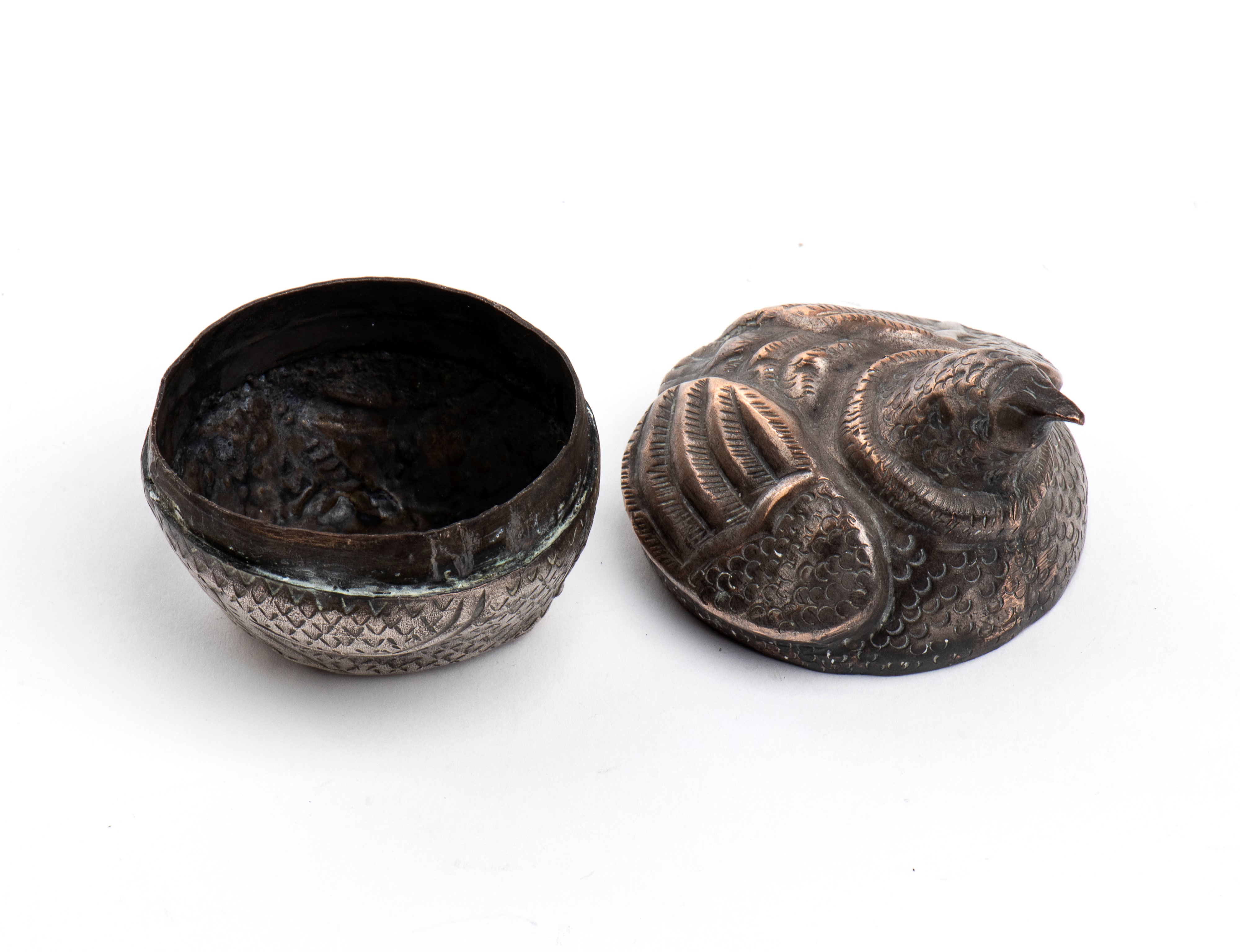 Scatola di betel cambogiana, argento, a forma di uccello khmer, inizio XX secolo