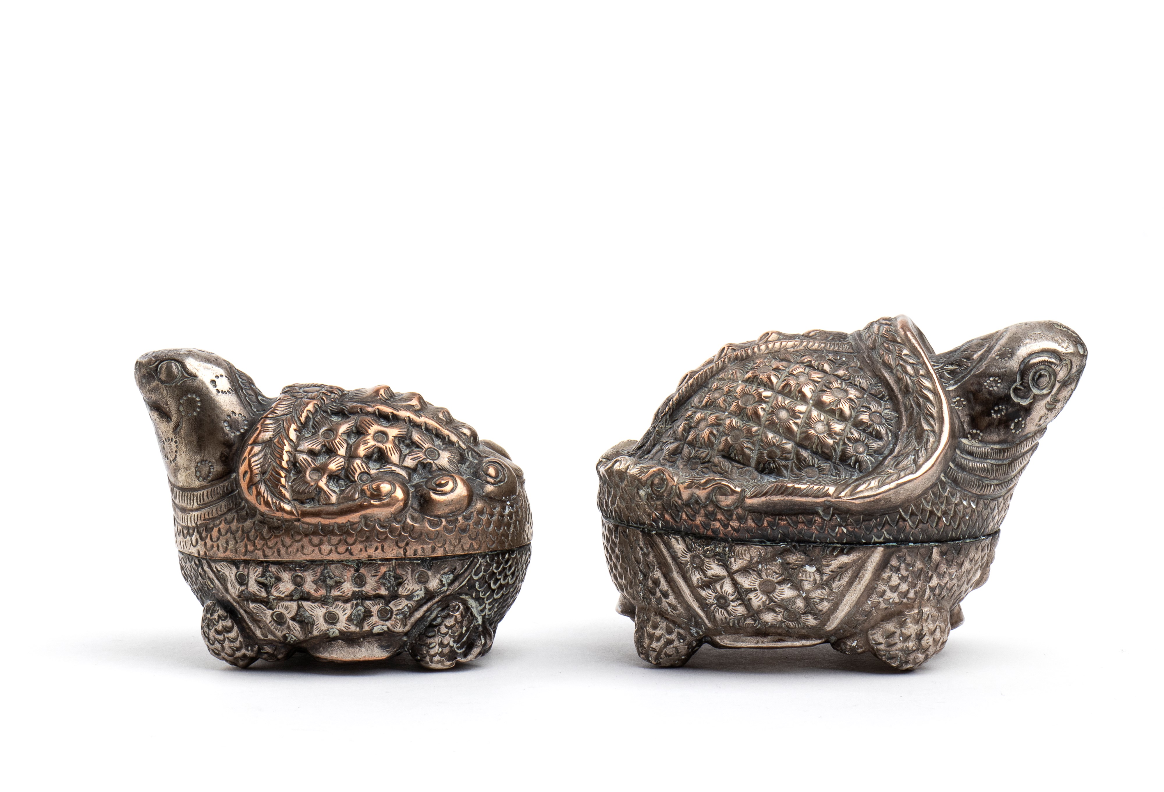 Due scatole di betel cambogiane a forma di tartarughe khmer, inizio XX secolo