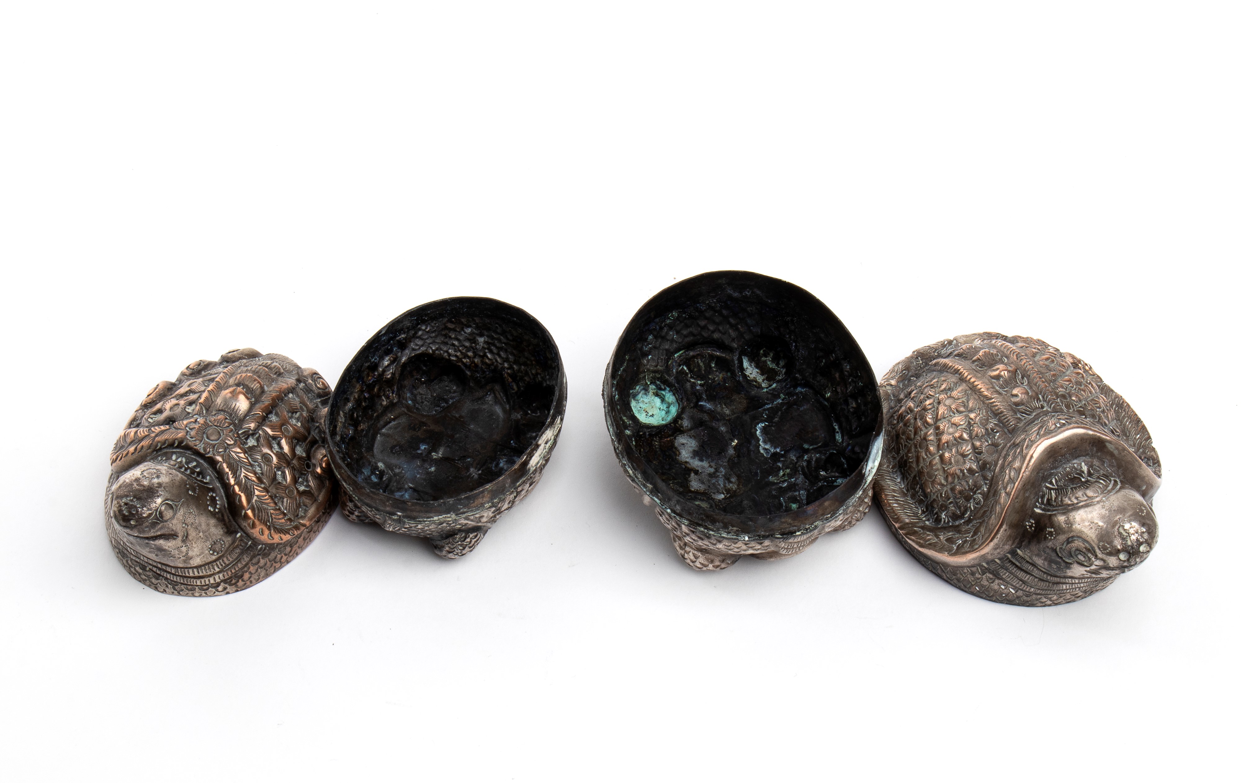 Due scatole di betel cambogiane a forma di tartarughe khmer, inizio XX secolo