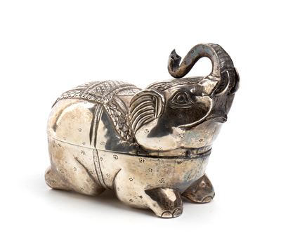 Scatola di Betel cambogiana a forma di elefante, argento, inizio XX secolo