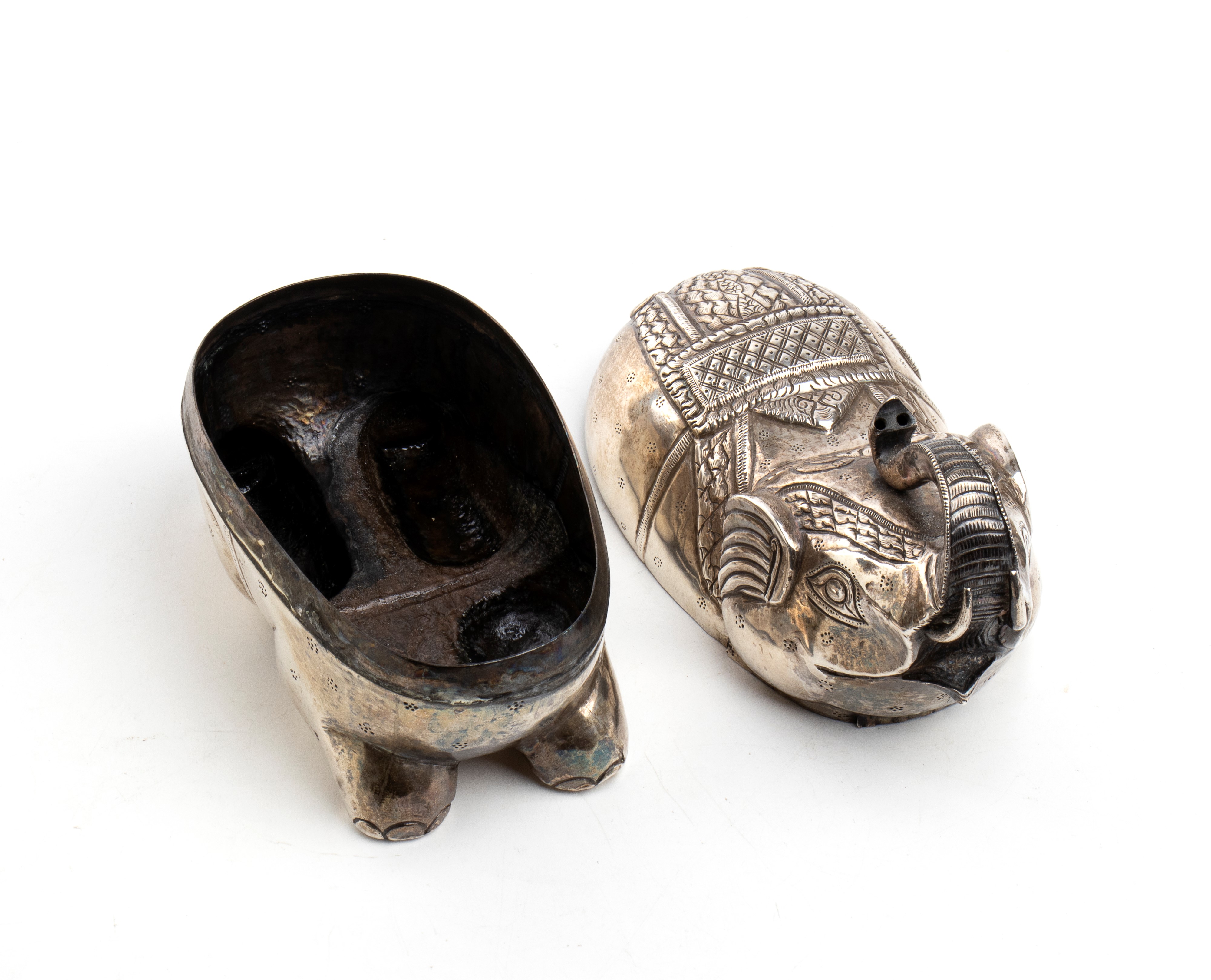 Scatola di Betel cambogiana a forma di elefante, argento, inizio XX secolo
