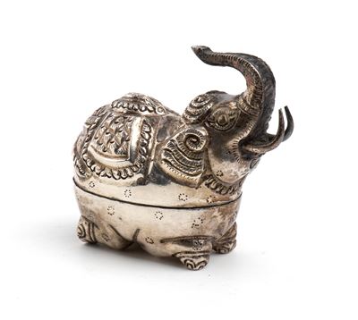 Scatola di Betel cambogiana, argento a forma di elefante khmer, inizio XX secolo