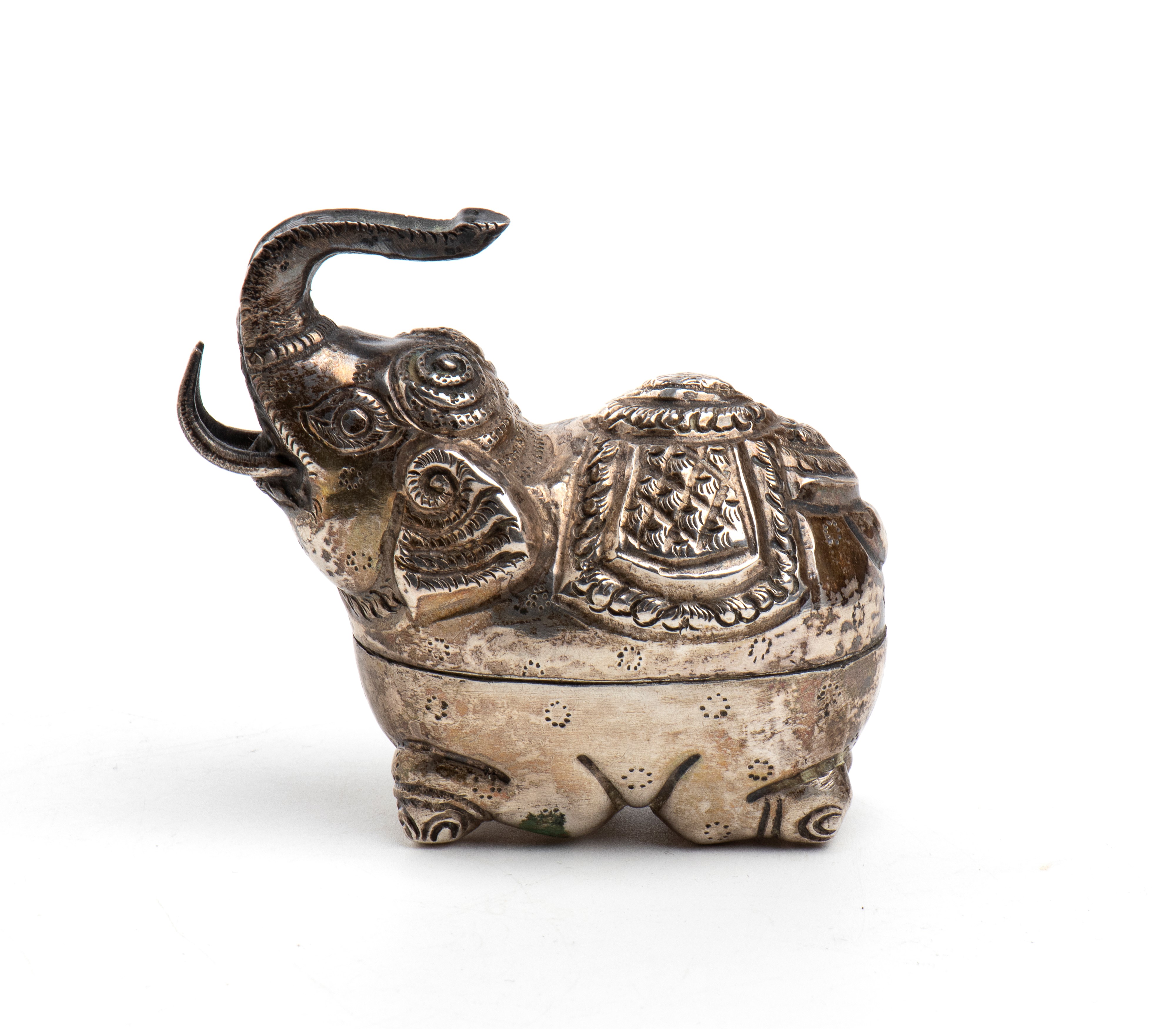 Scatola di Betel cambogiana, argento a forma di elefante khmer, inizio XX secolo