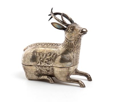 Scatola portagioie in argento a forma di cervo khmer, inizio XX secolo