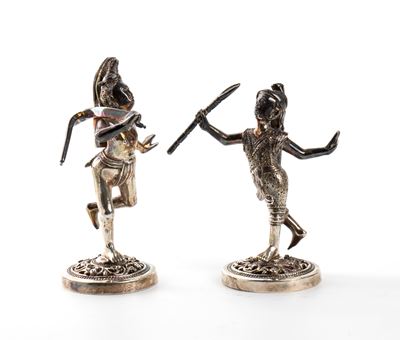 Sculture indiane, Guerrieri armati in argento su base circolare traforata (XIX secolo)