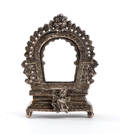 Trono indiano in argento, Piccolo trono indiano (XIX secolo)