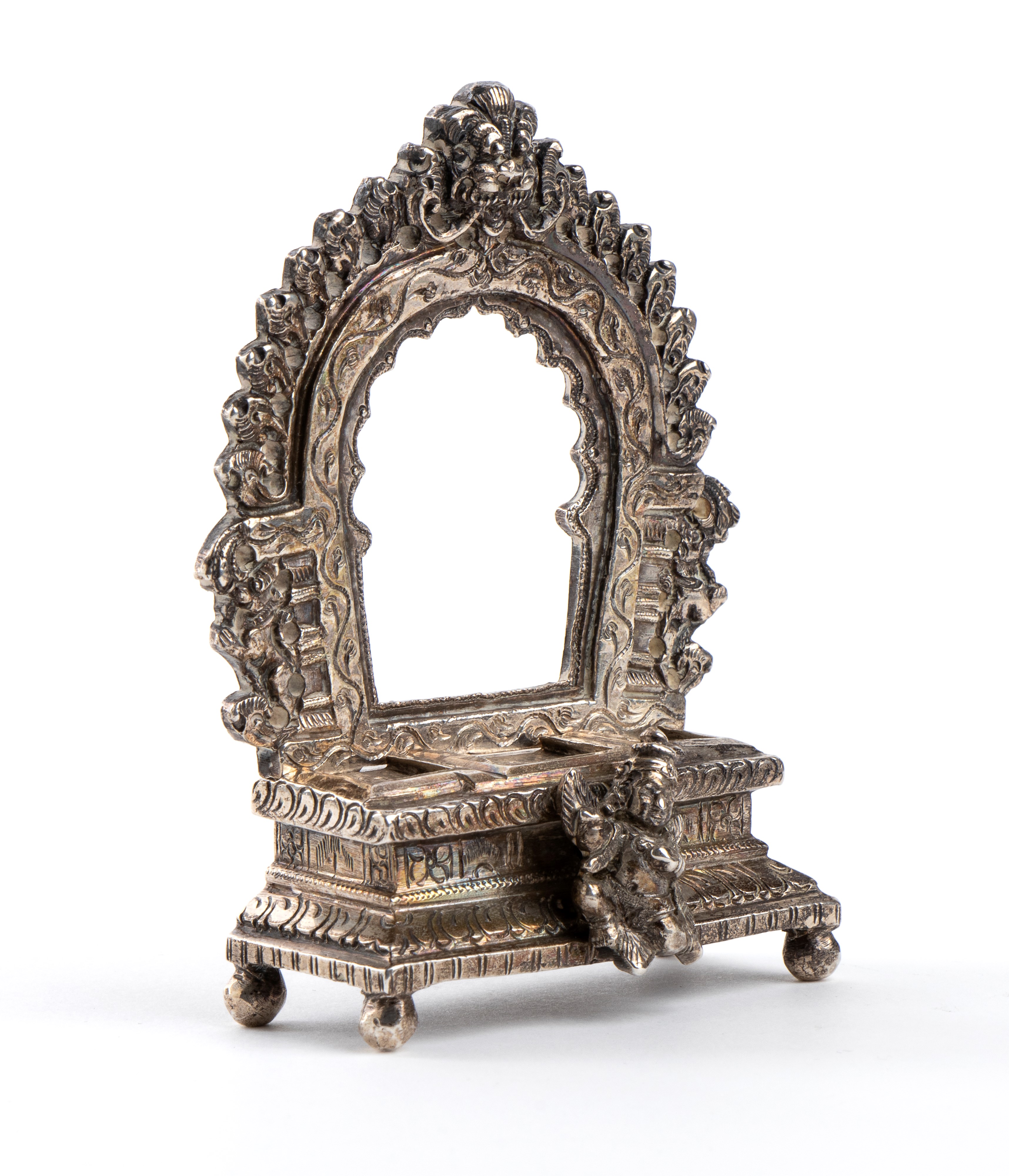 Trono indiano in argento, Piccolo trono indiano (XIX secolo)