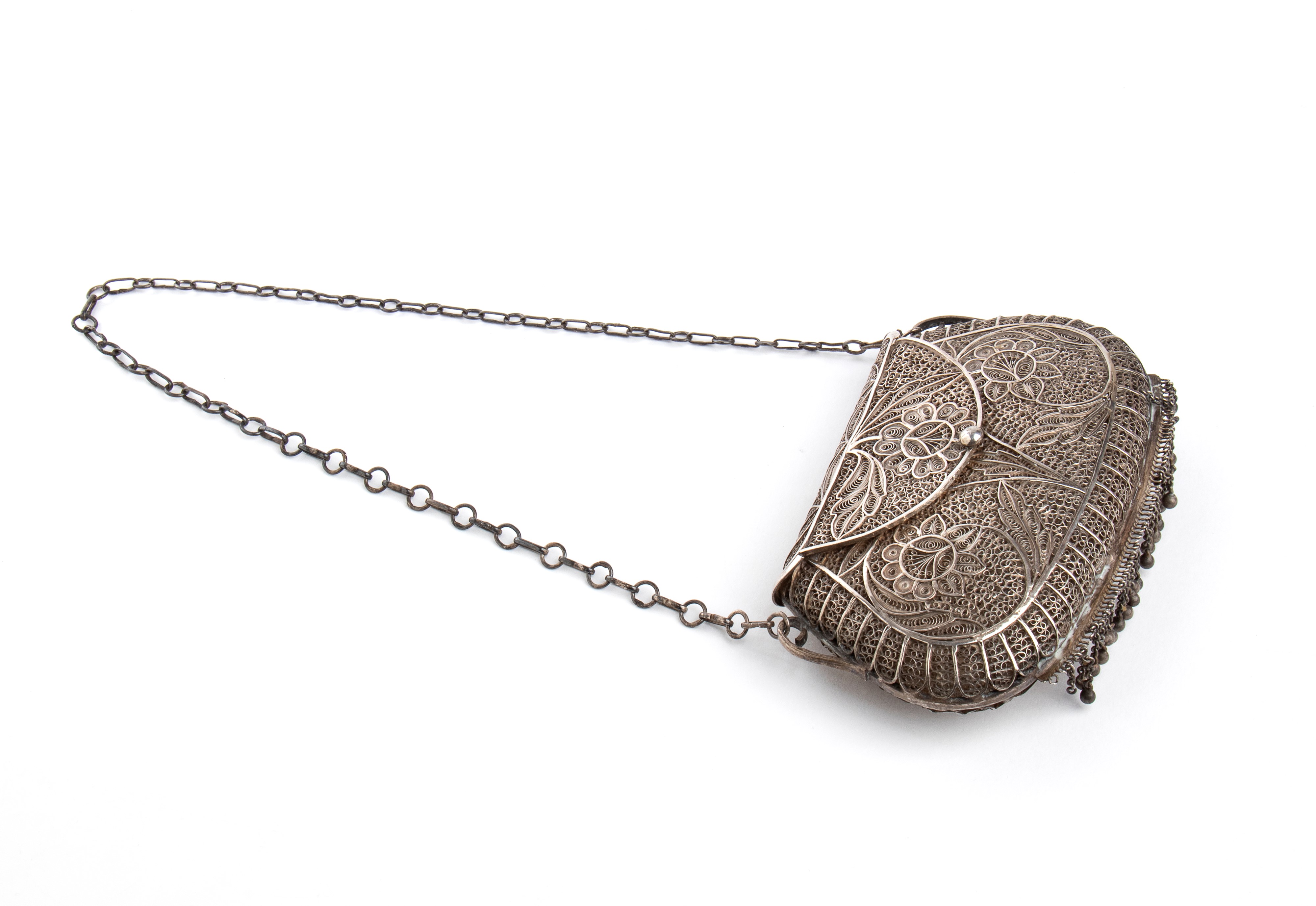 Borsetta indiana in argento, filigrana con motivi floreali (XIX-XX secolo)