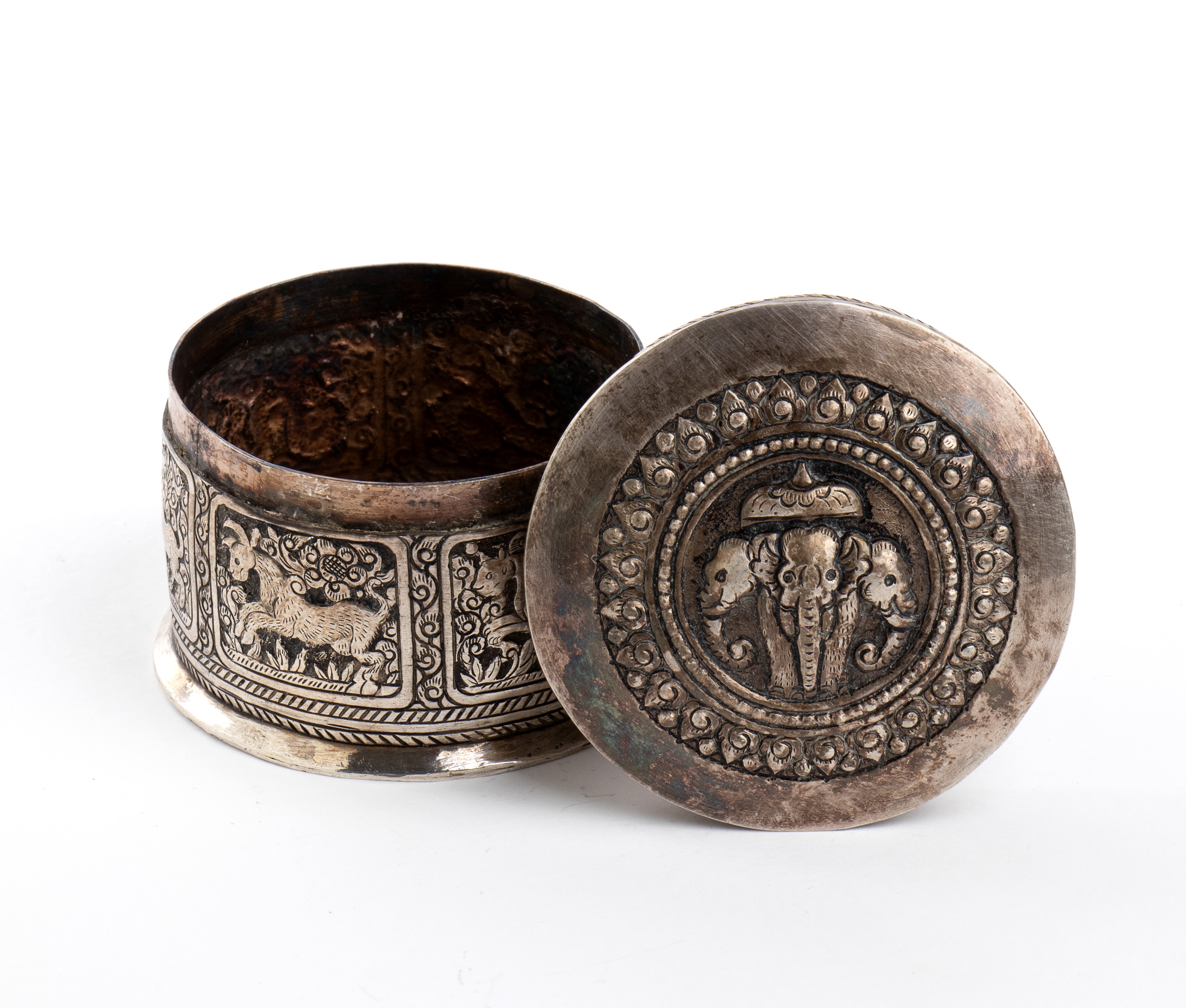 Scatola indiana in argento, XIX secolo