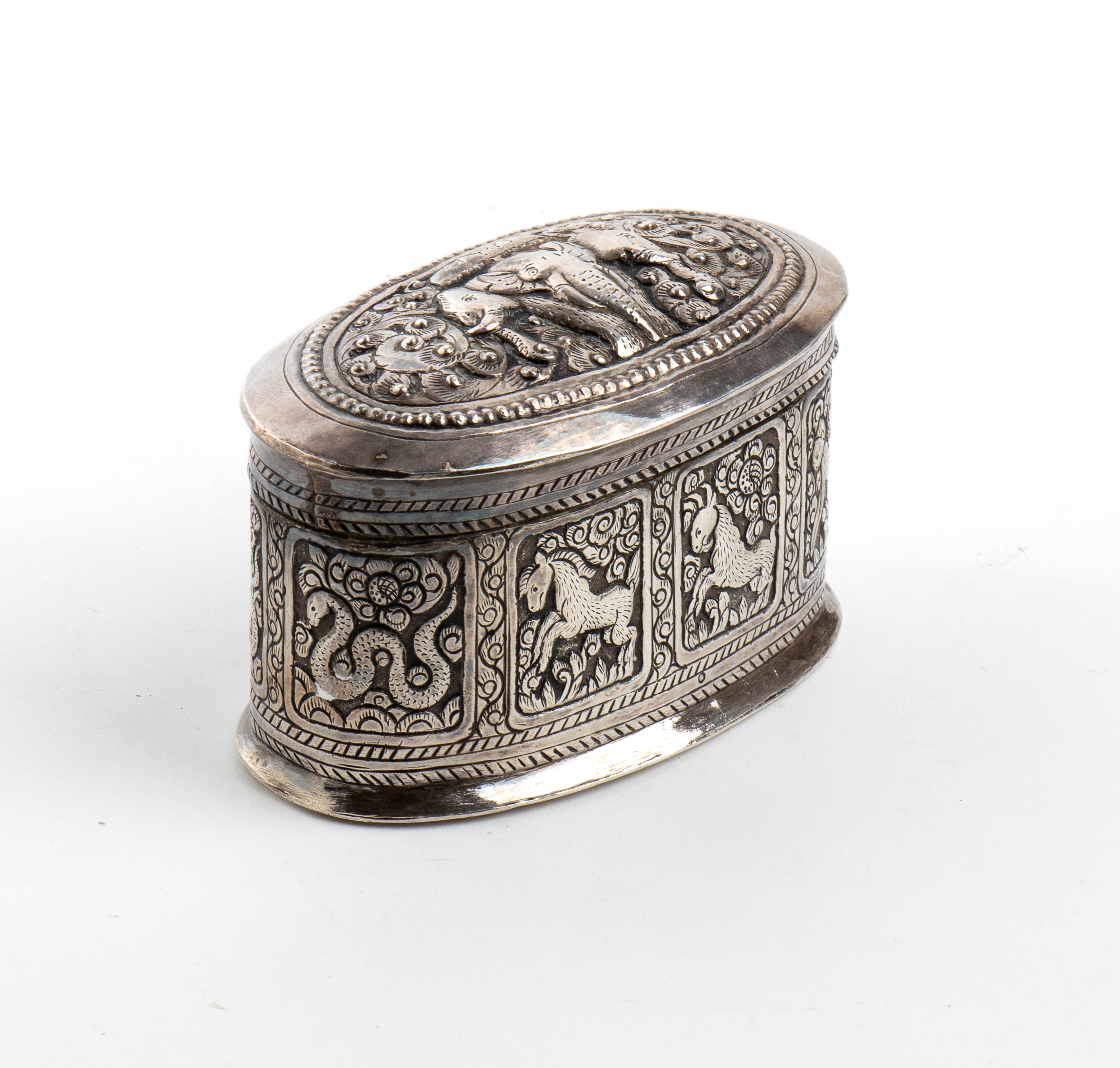 Birmania, Scatola birmana in argento, XIX secolo
