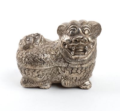 Scatola di betel tibetana, cane pho, argento, XIX secolo