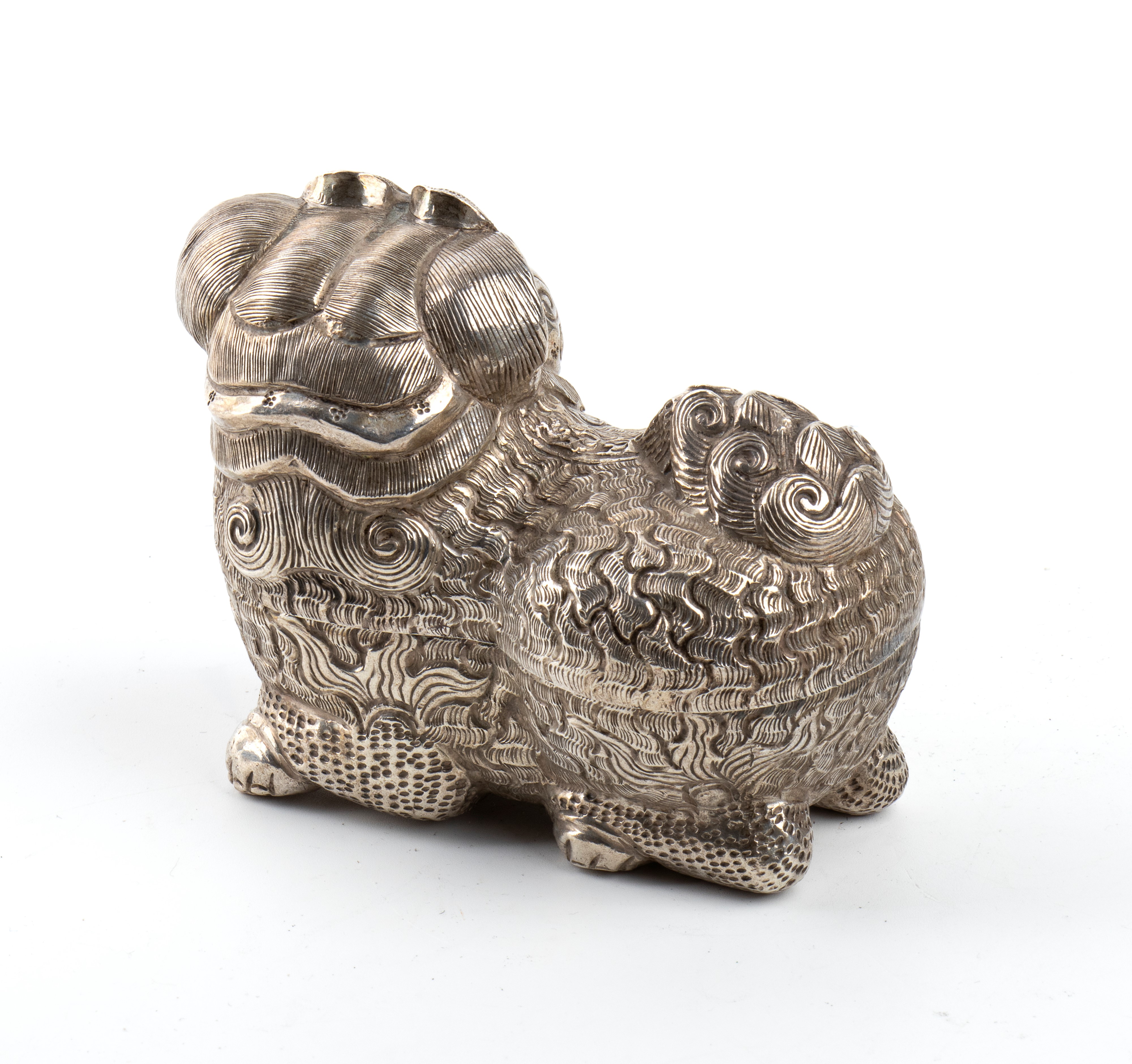 Scatola di betel tibetana, cane pho, argento, XIX secolo