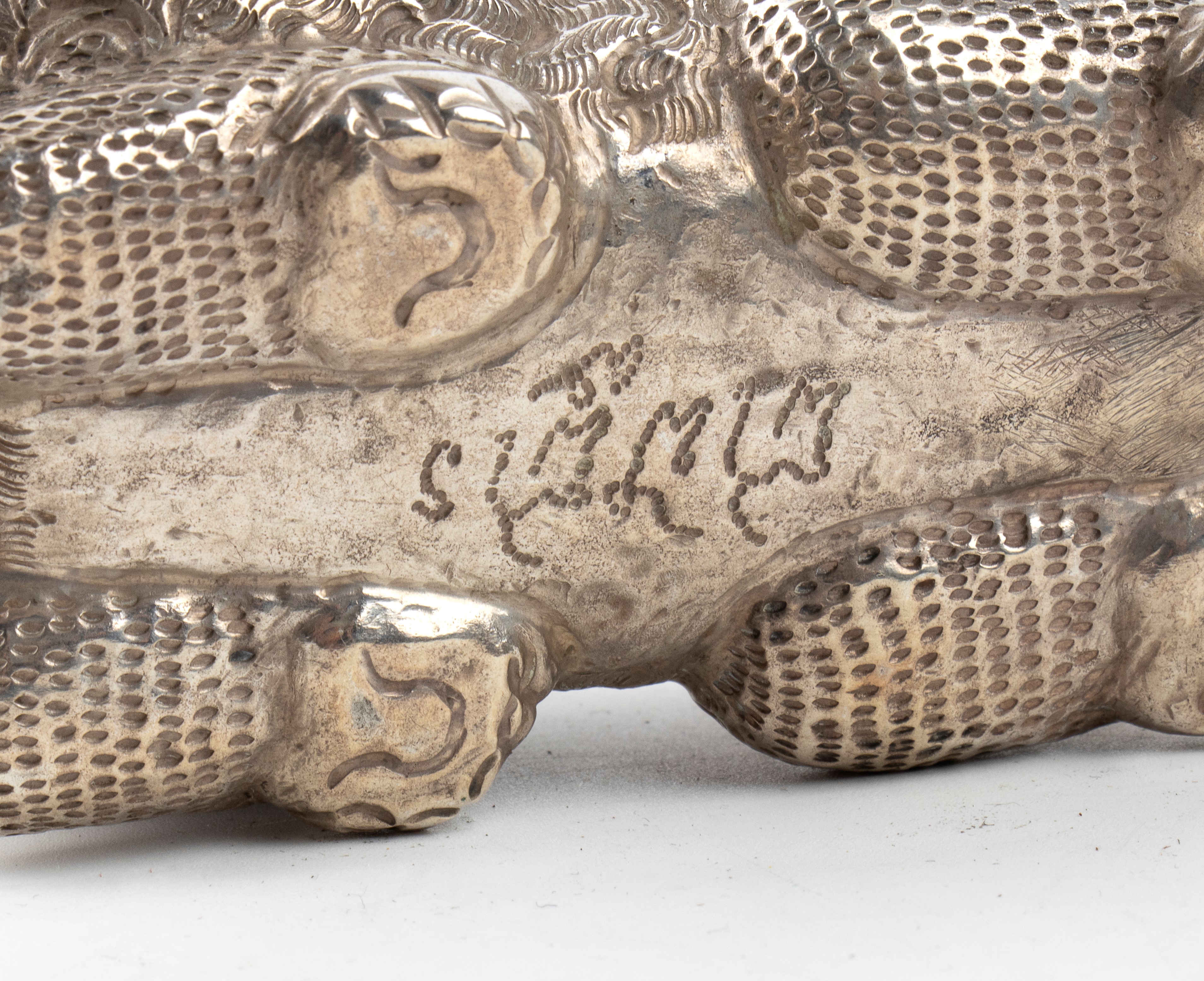 Scatola di betel tibetana, cane pho, argento, XIX secolo