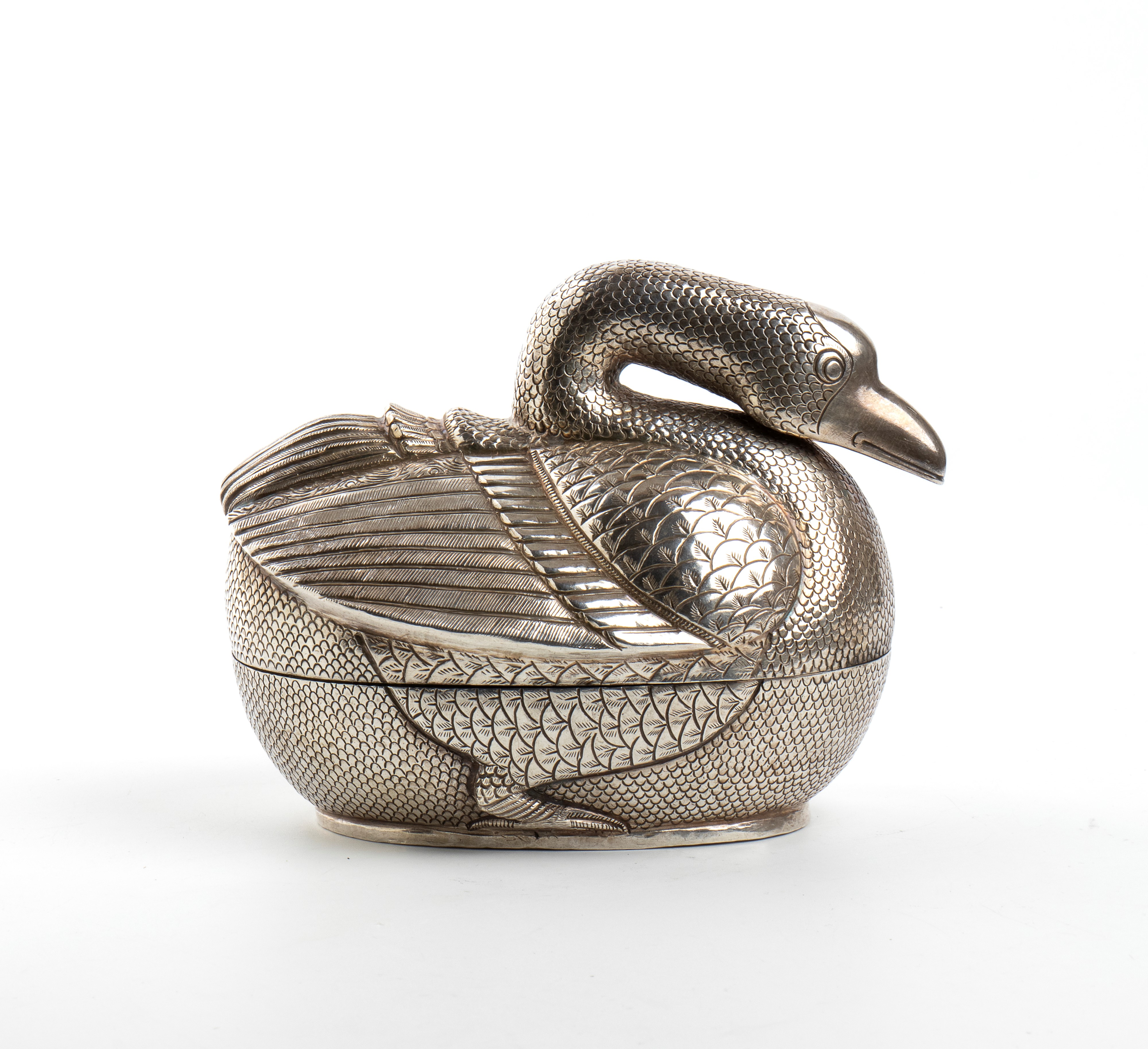 Scatola di betel cambogiana, a forma di anatra khmer in argento, inizio XX secolo