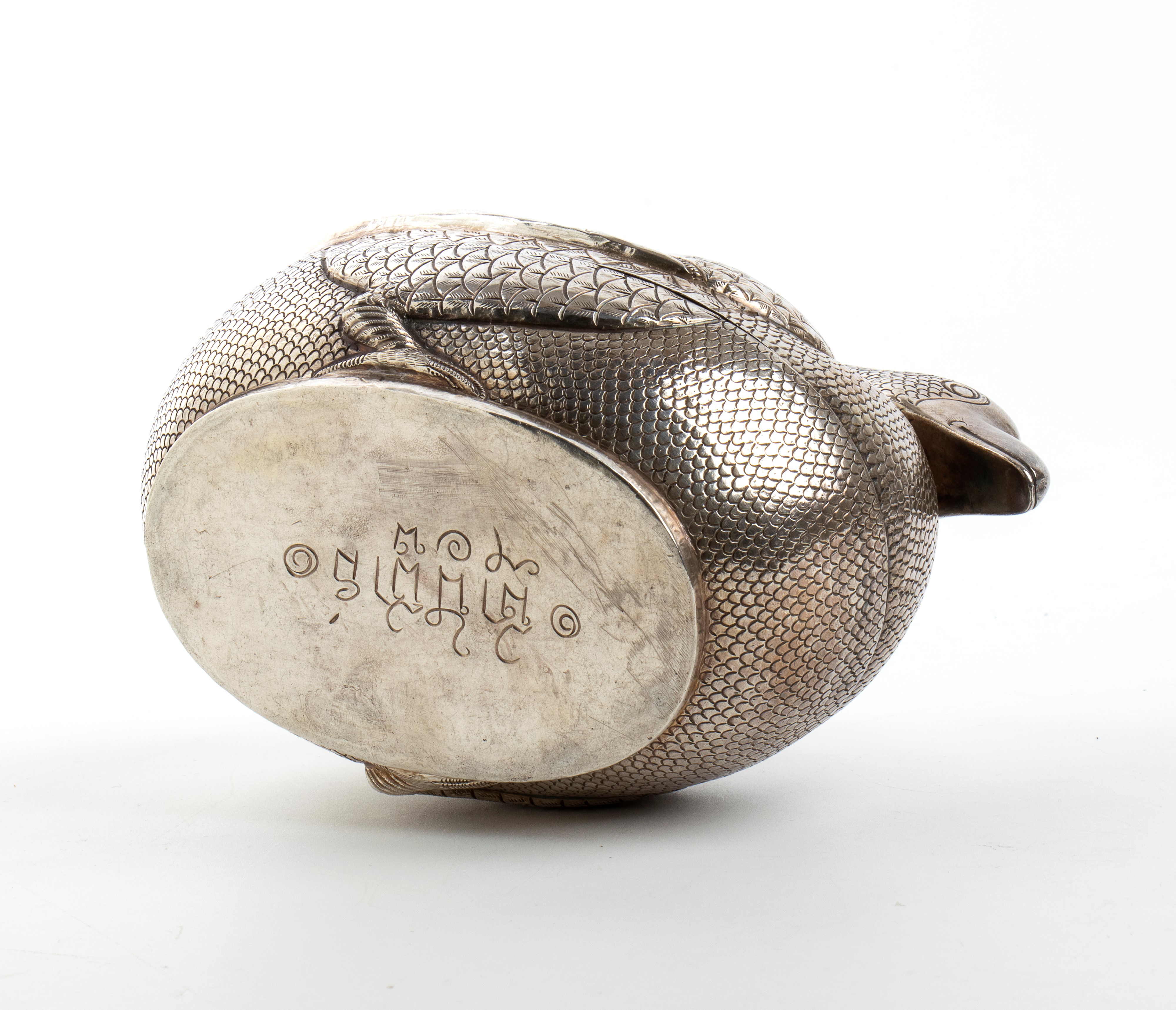 Scatola di betel cambogiana, a forma di anatra khmer in argento, inizio XX secolo