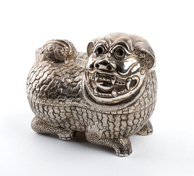 Scatola di Betel tibetana, argento inciso e cesellato (XIX secolo)