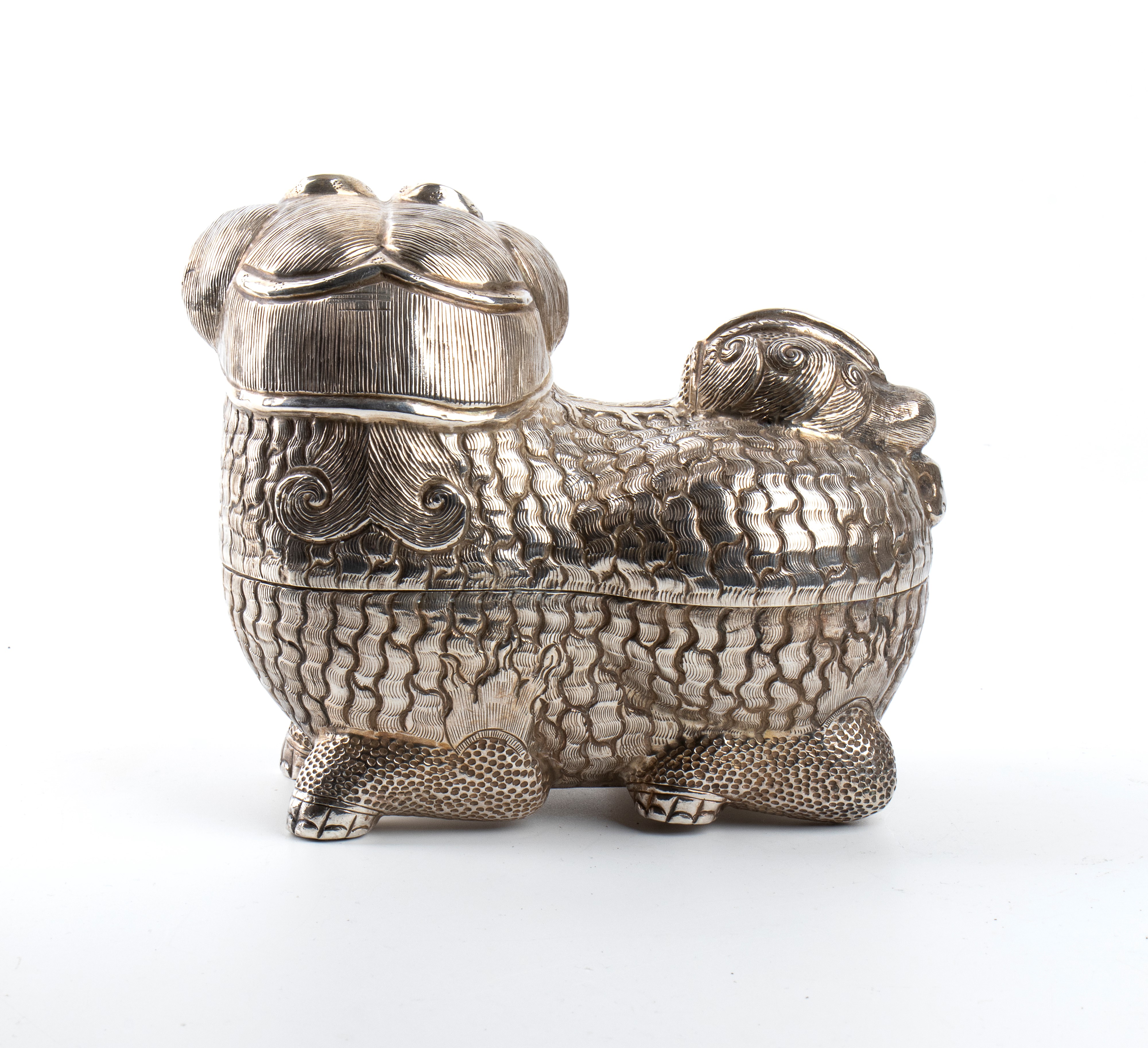 Scatola di Betel tibetana, argento inciso e cesellato (XIX secolo)