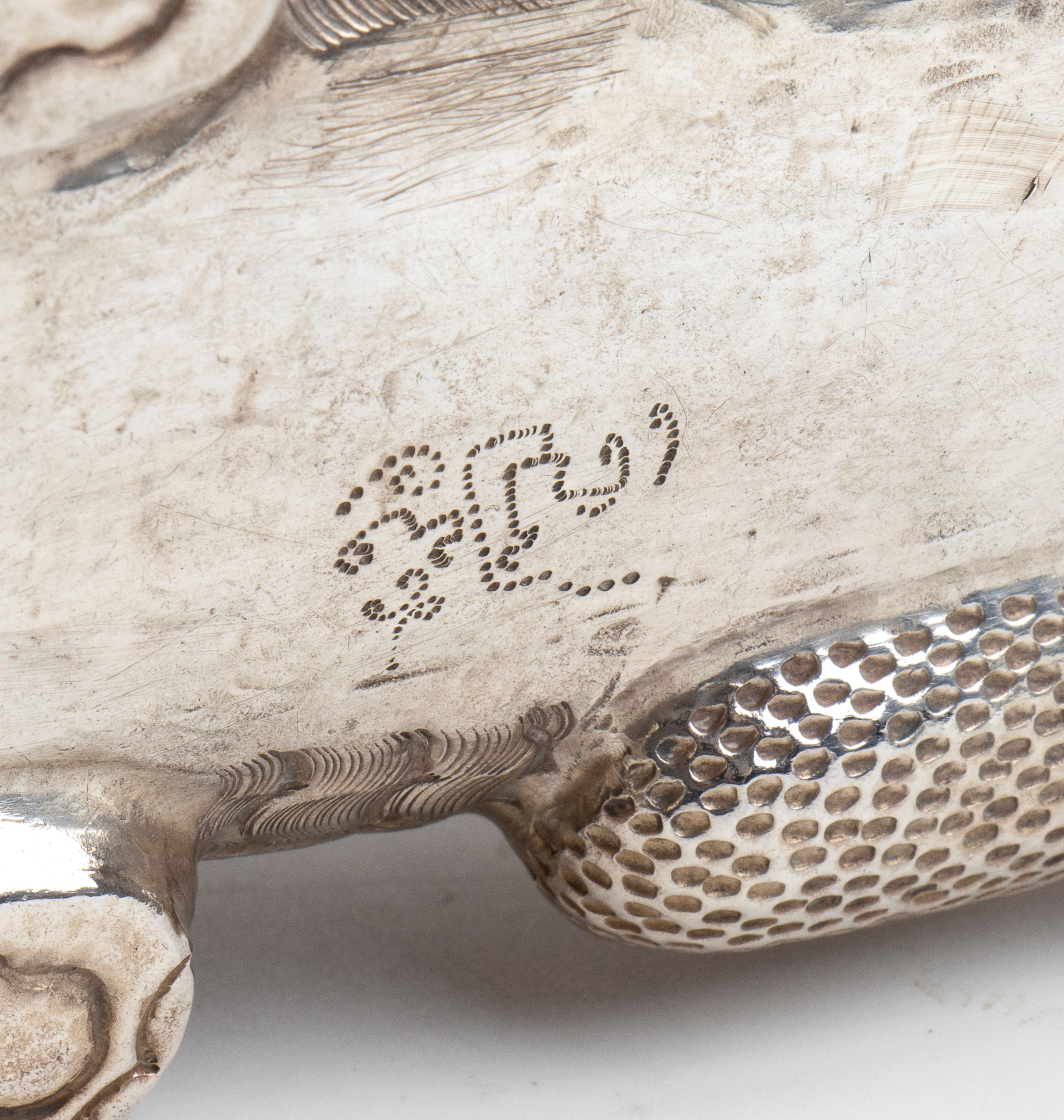 Scatola di Betel tibetana, argento inciso e cesellato (XIX secolo)