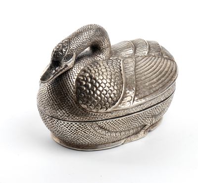Scatola di betel cambogiana, argento decorato a forma di anatra khmer (inizio XX secolo)