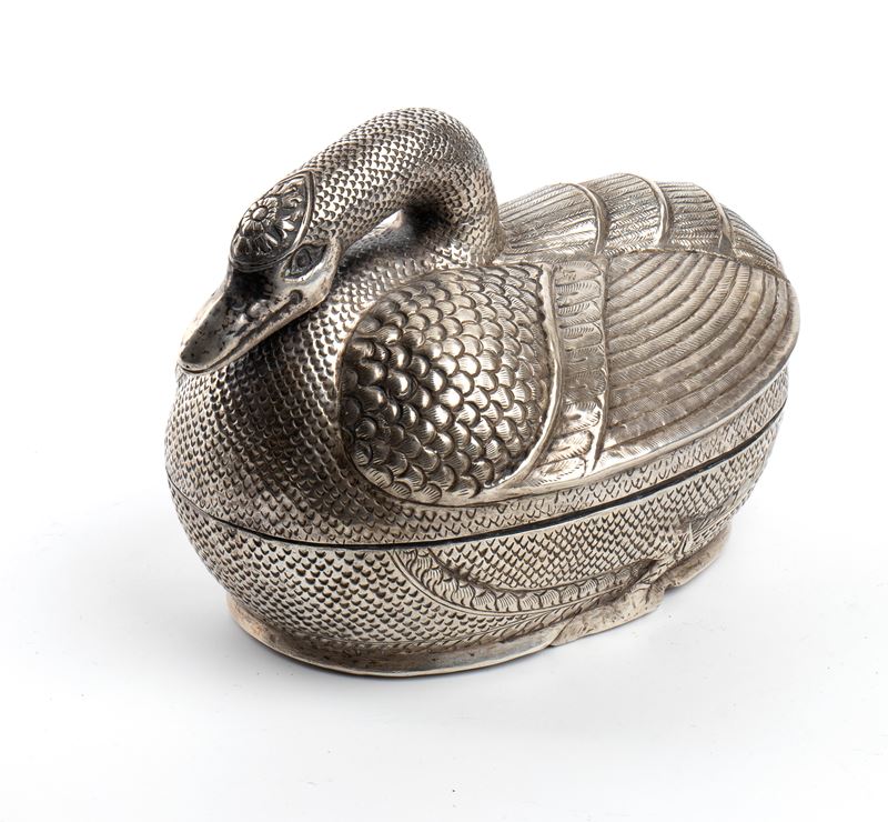 Scatola di betel cambogiana, argento decorato a forma di anatra khmer (inizio XX secolo)