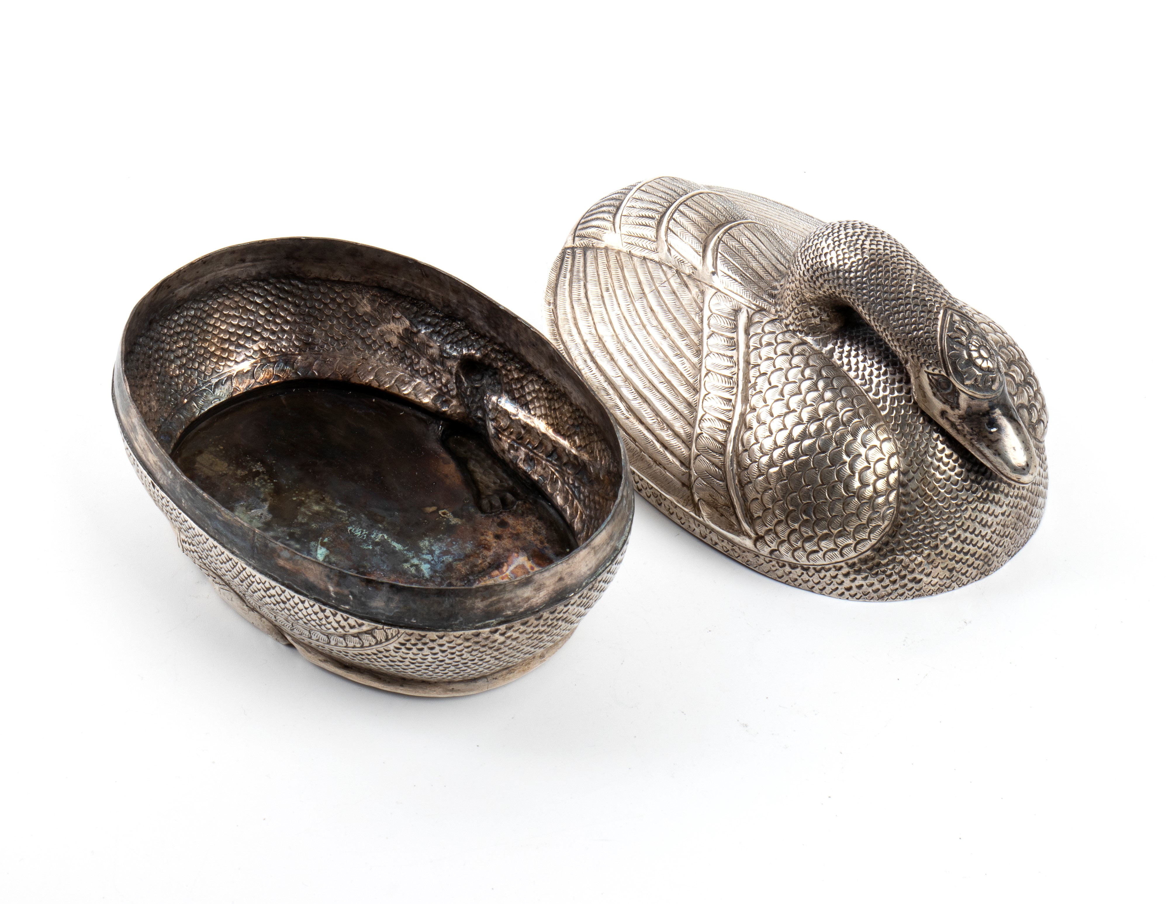 Scatola di betel cambogiana, argento decorato a forma di anatra khmer (inizio XX secolo)