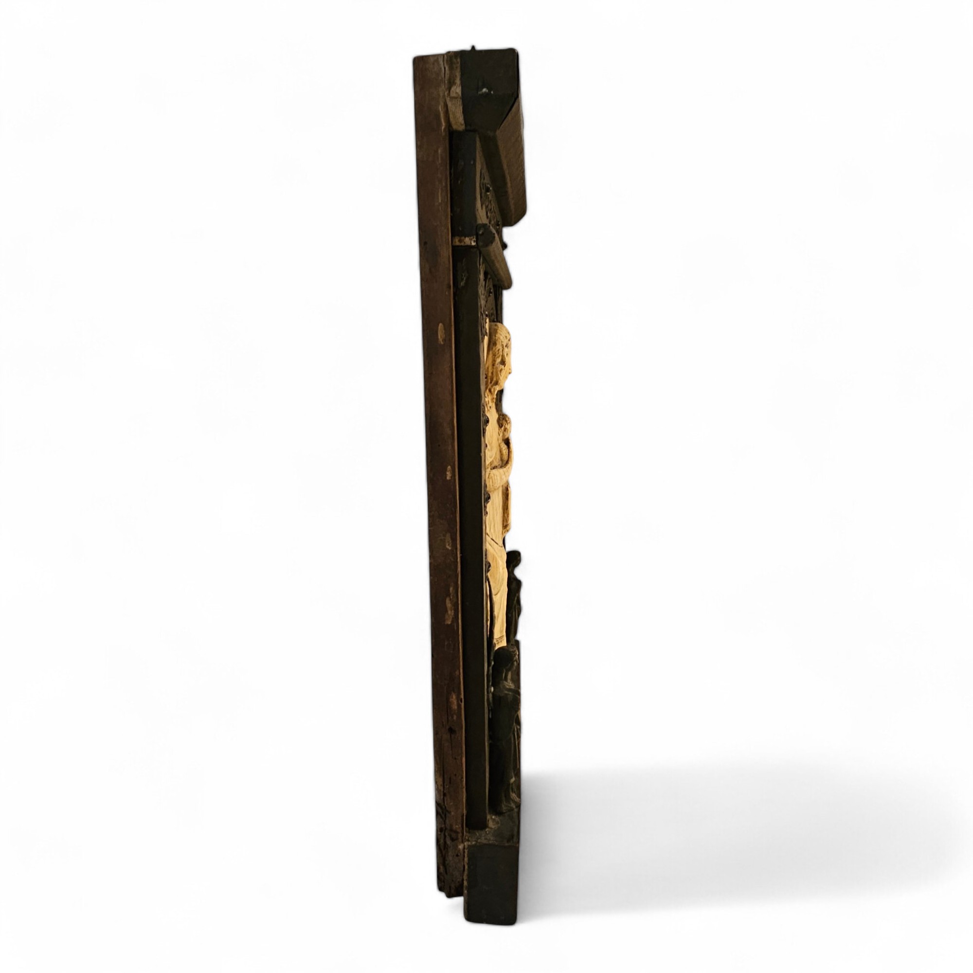 Madonna gotica che allatta in avorio