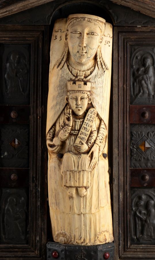 Madonna con Bambino in avorio in stile Romanico Bizantino