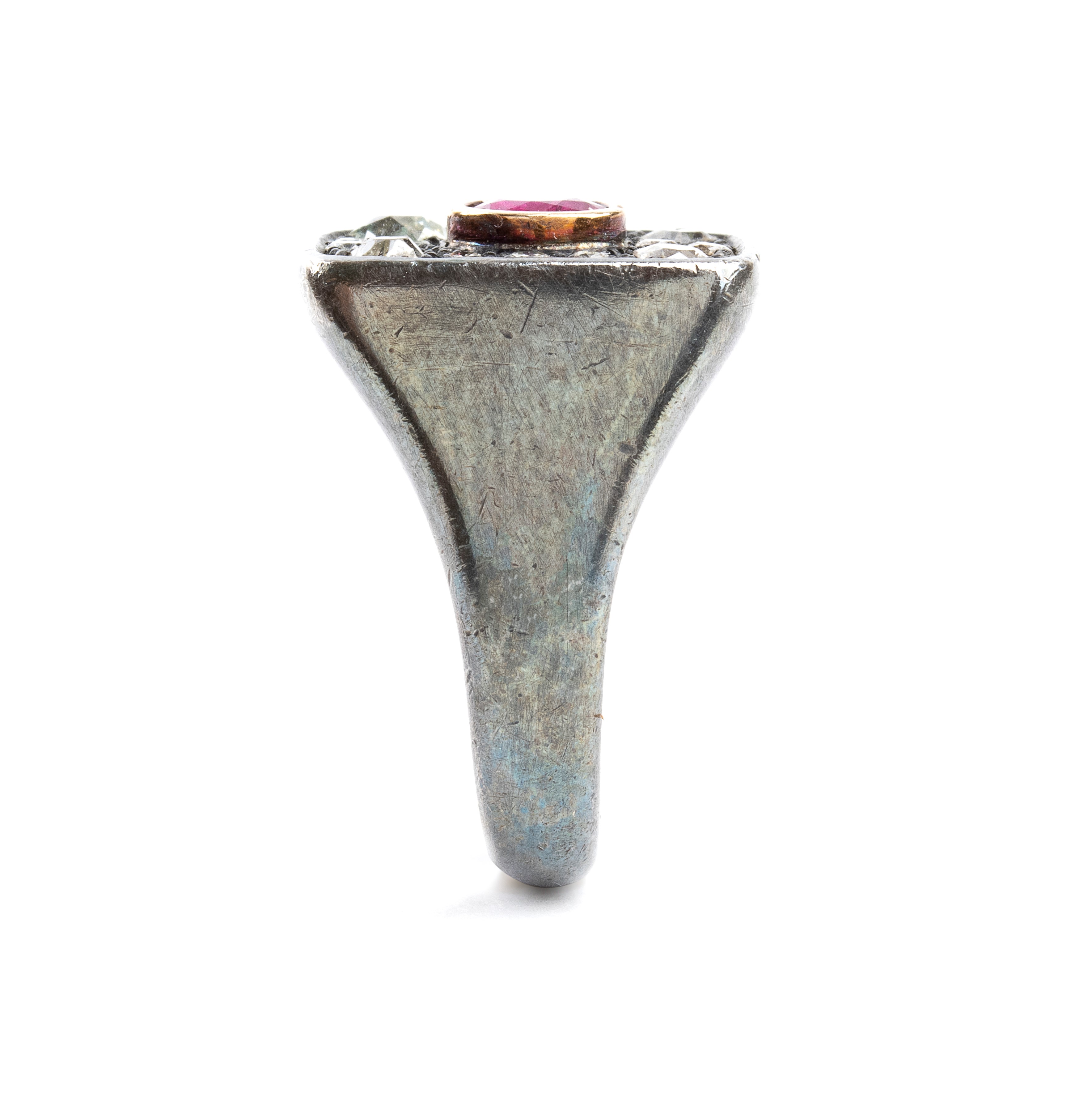 Anello in argento con rubino e diamanti