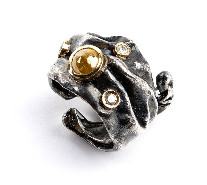 Anello in argento con diamanti