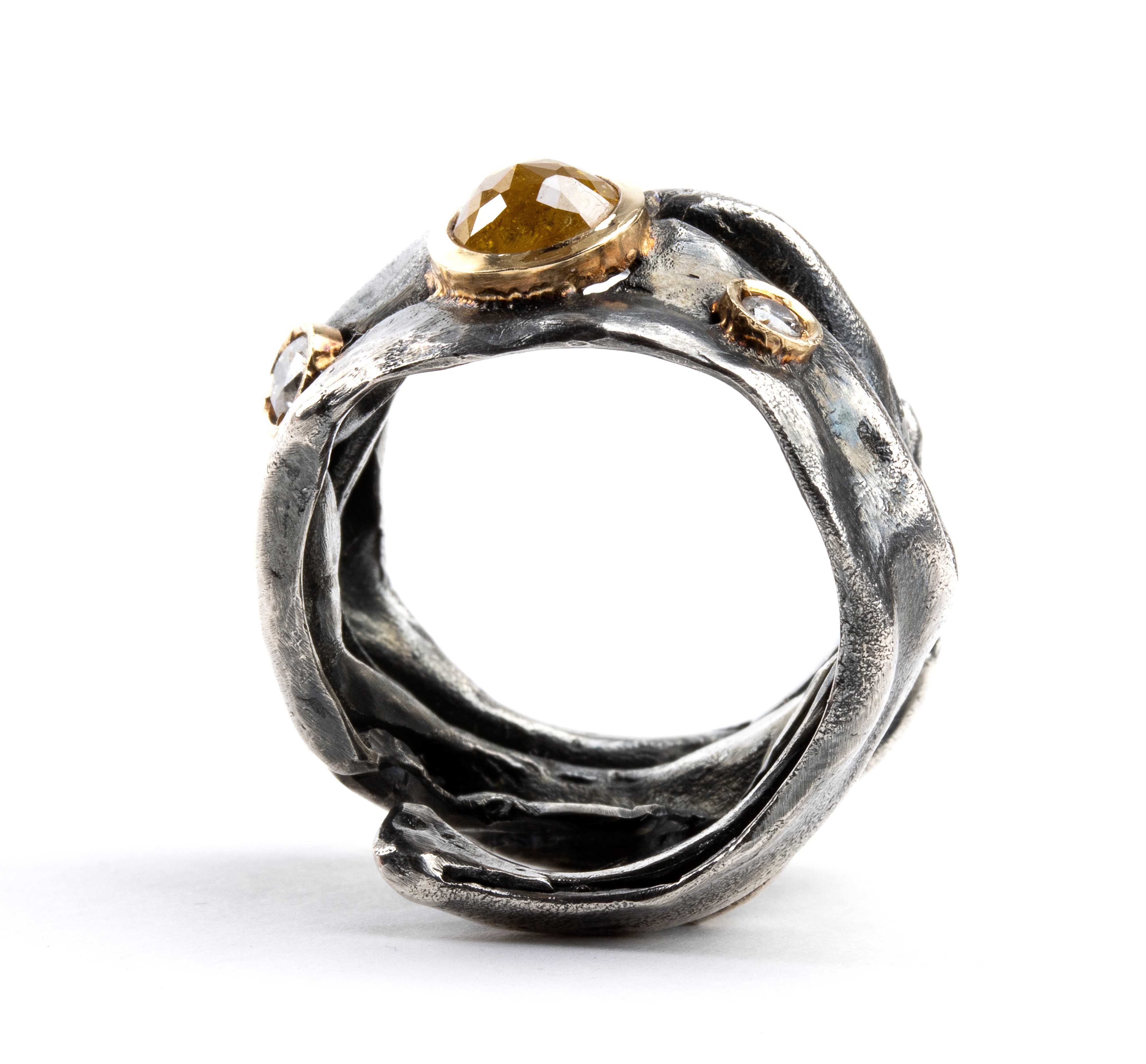 Anello in argento con diamanti