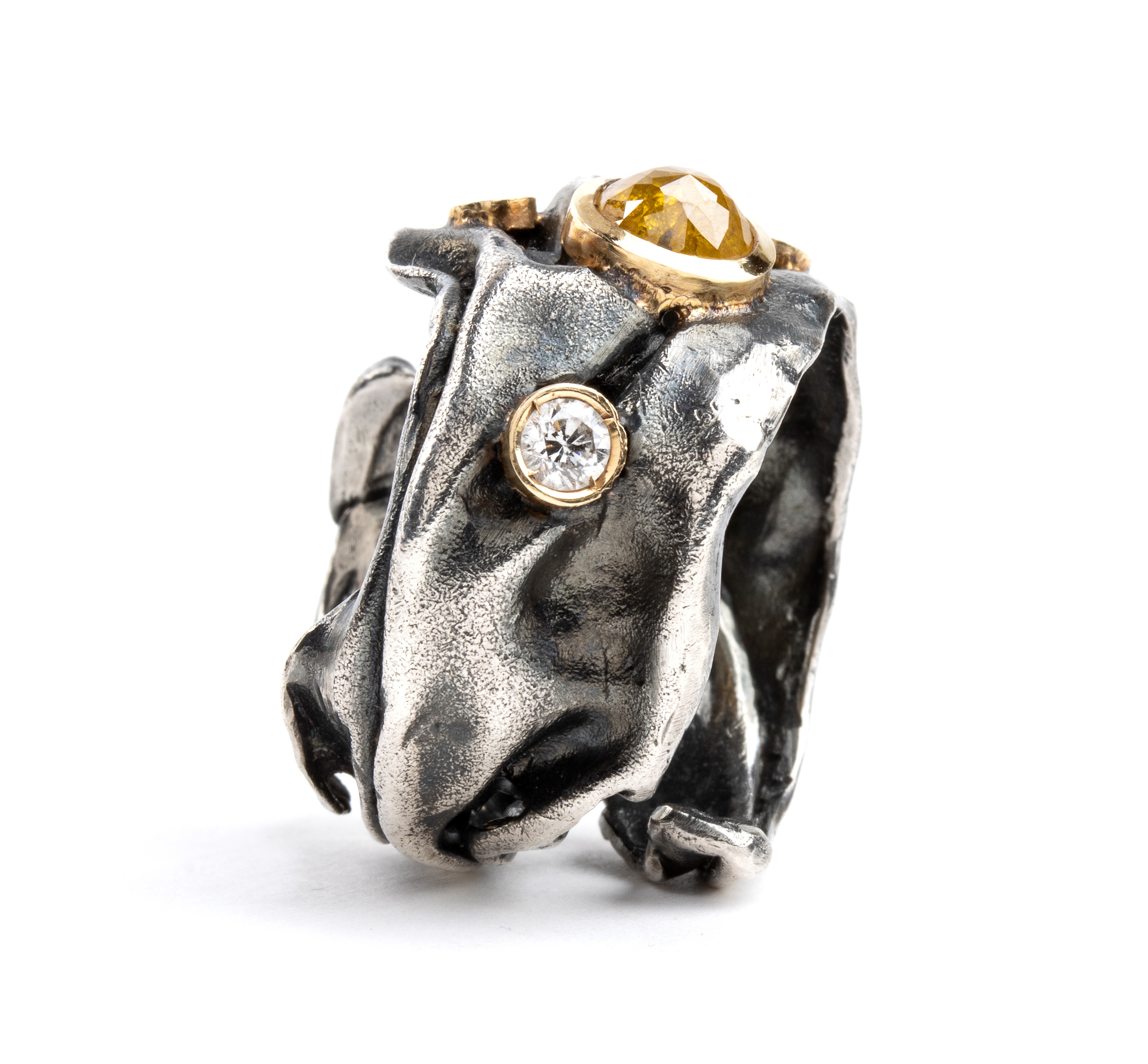 Anello in argento con diamanti