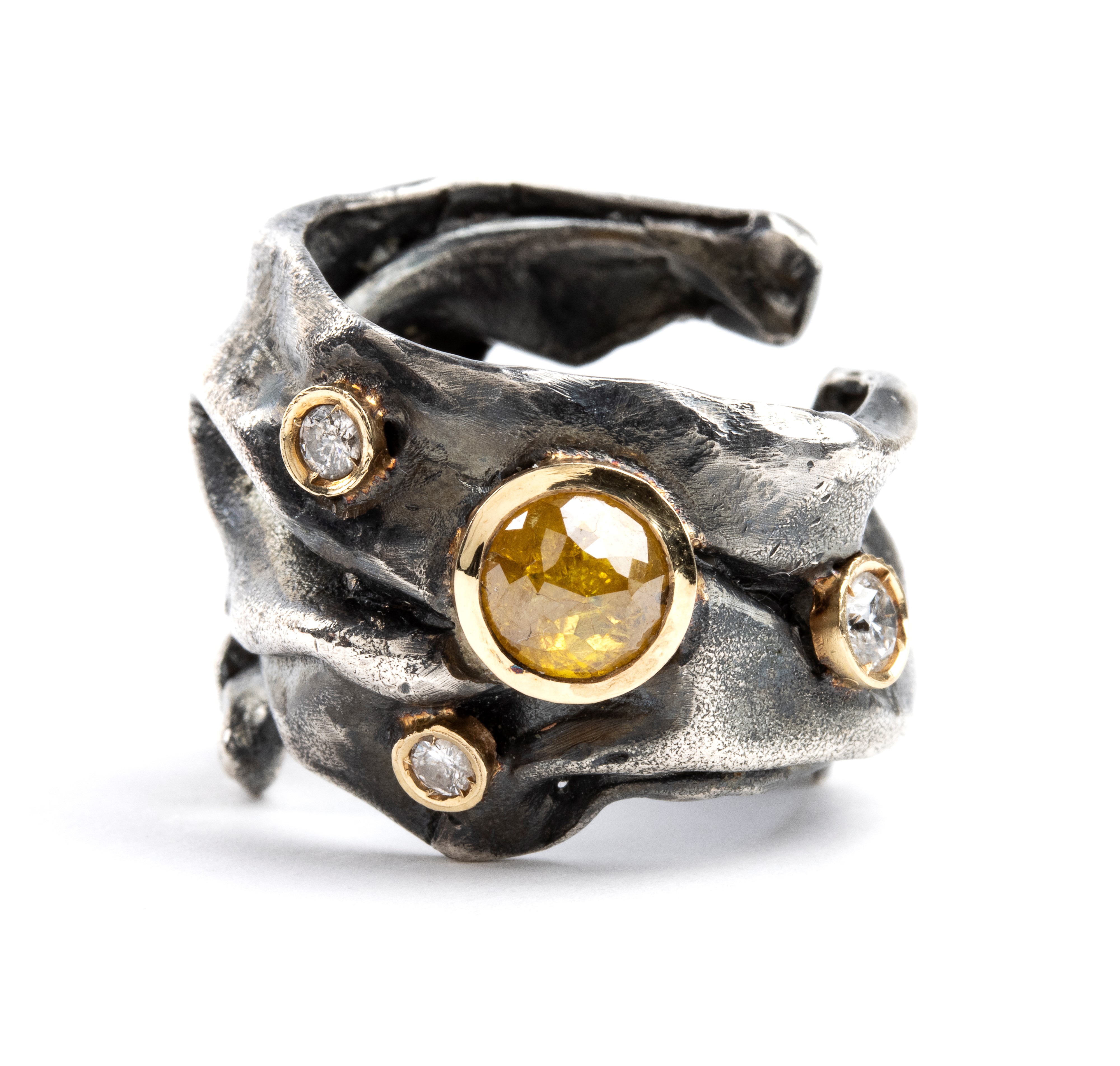 Anello in argento con diamanti