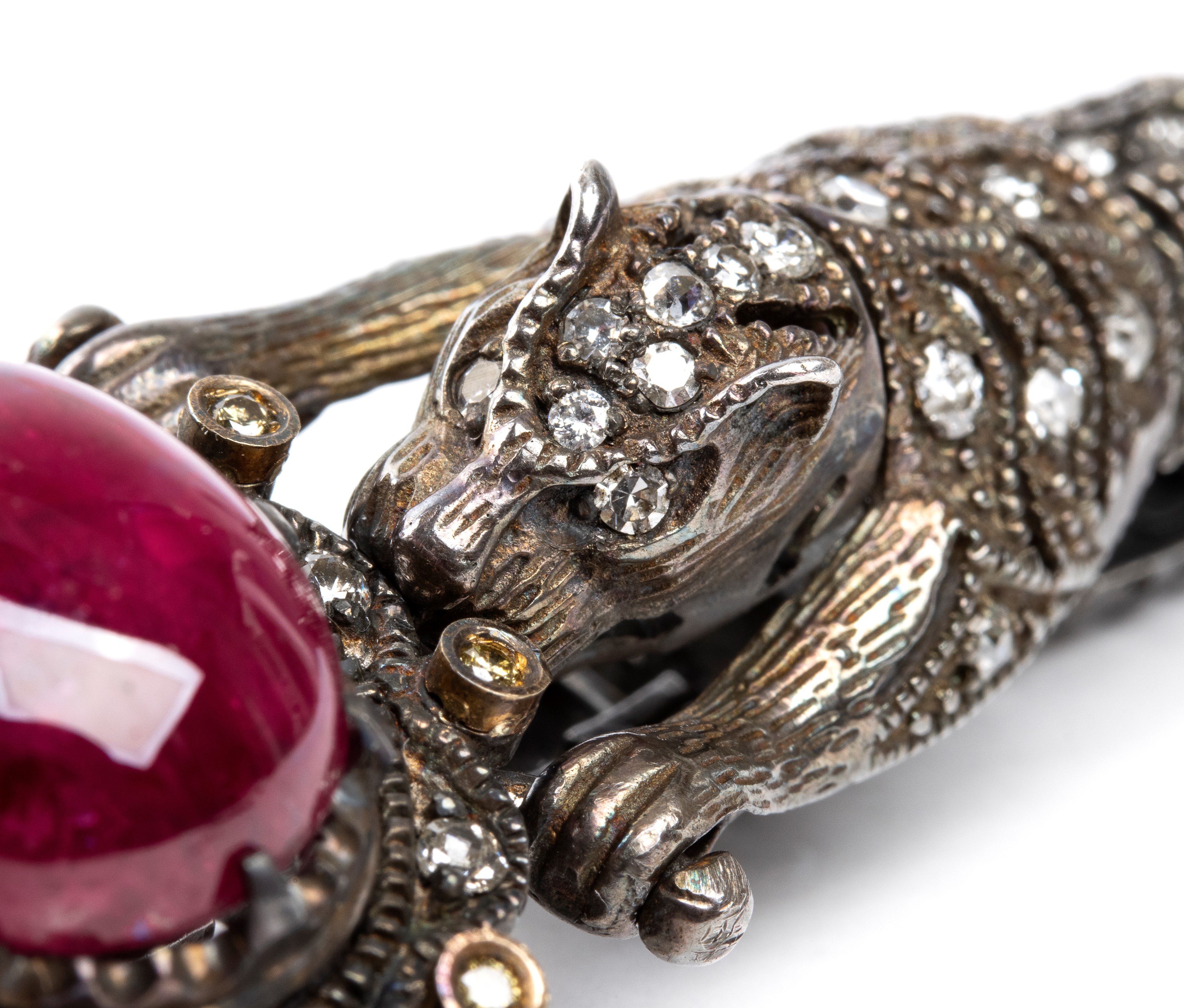 Bracciale in argento con diamanti e rubino