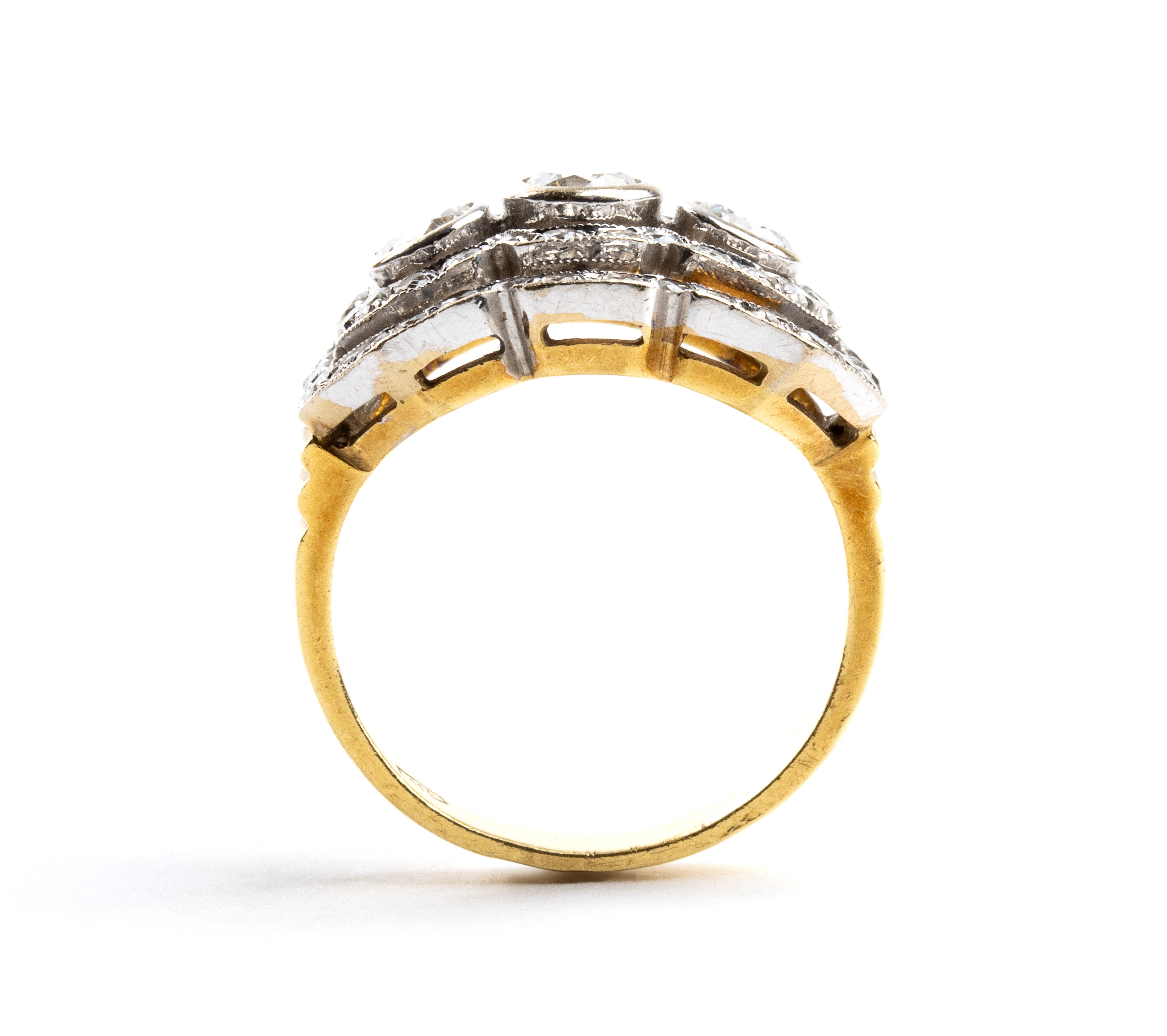 Anello in oro con diamanti