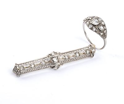 Demi-parure Art Decò, spilla a barretta e anello in platino con diamanti, anni ’30