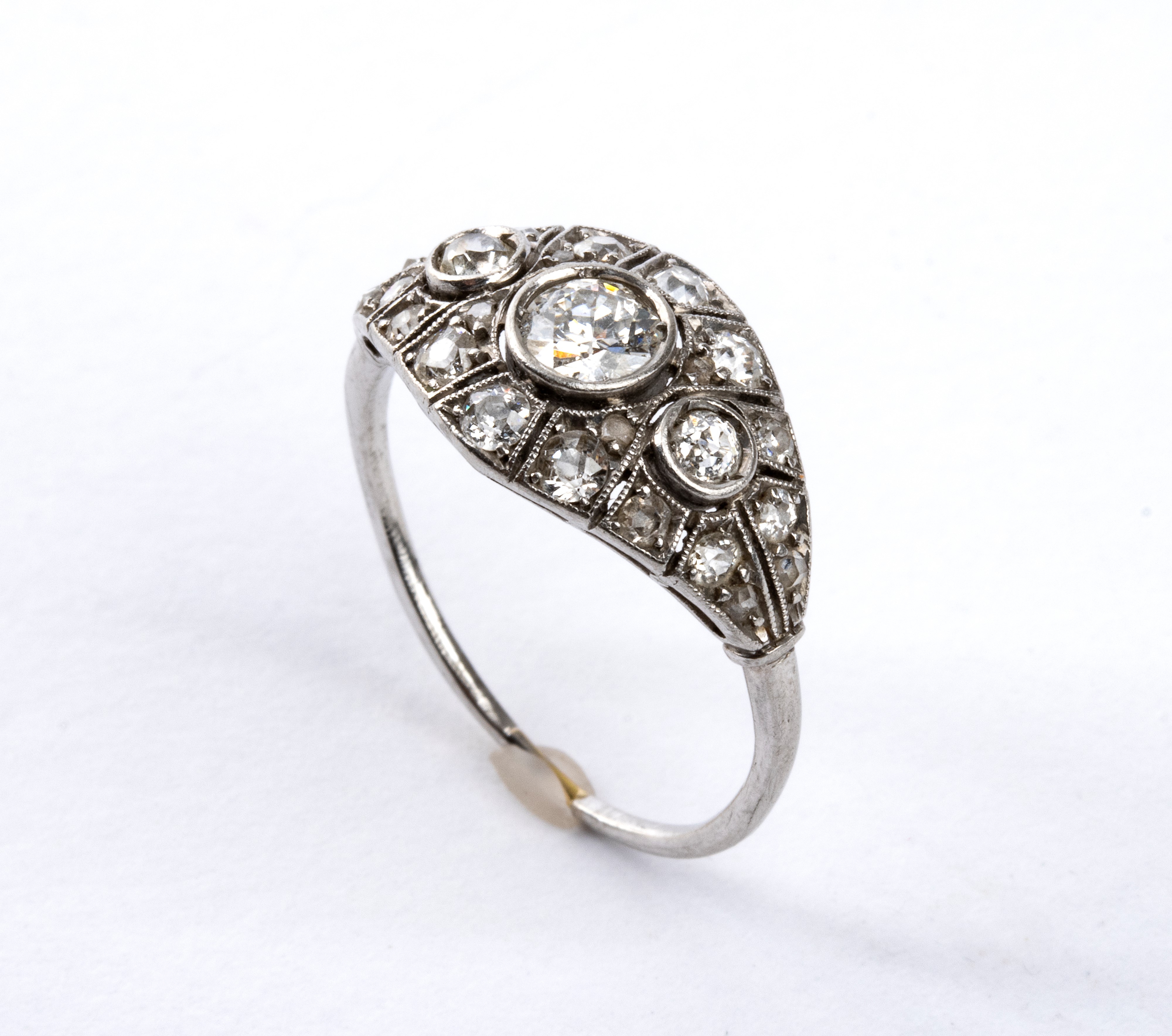 Demi-parure Art Decò, spilla a barretta e anello in platino con diamanti, anni ’30