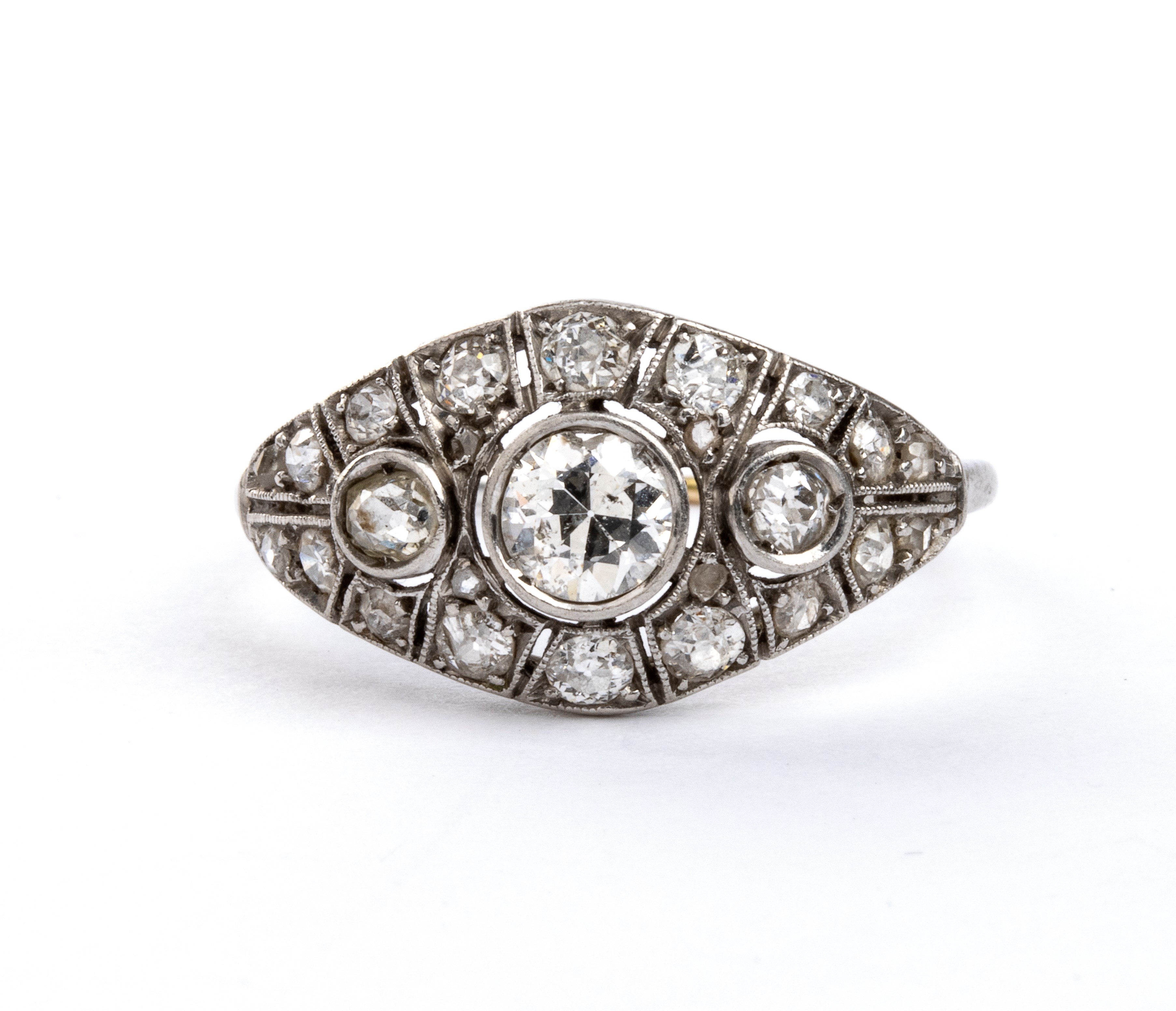 Demi-parure Art Decò, spilla a barretta e anello in platino con diamanti, anni ’30