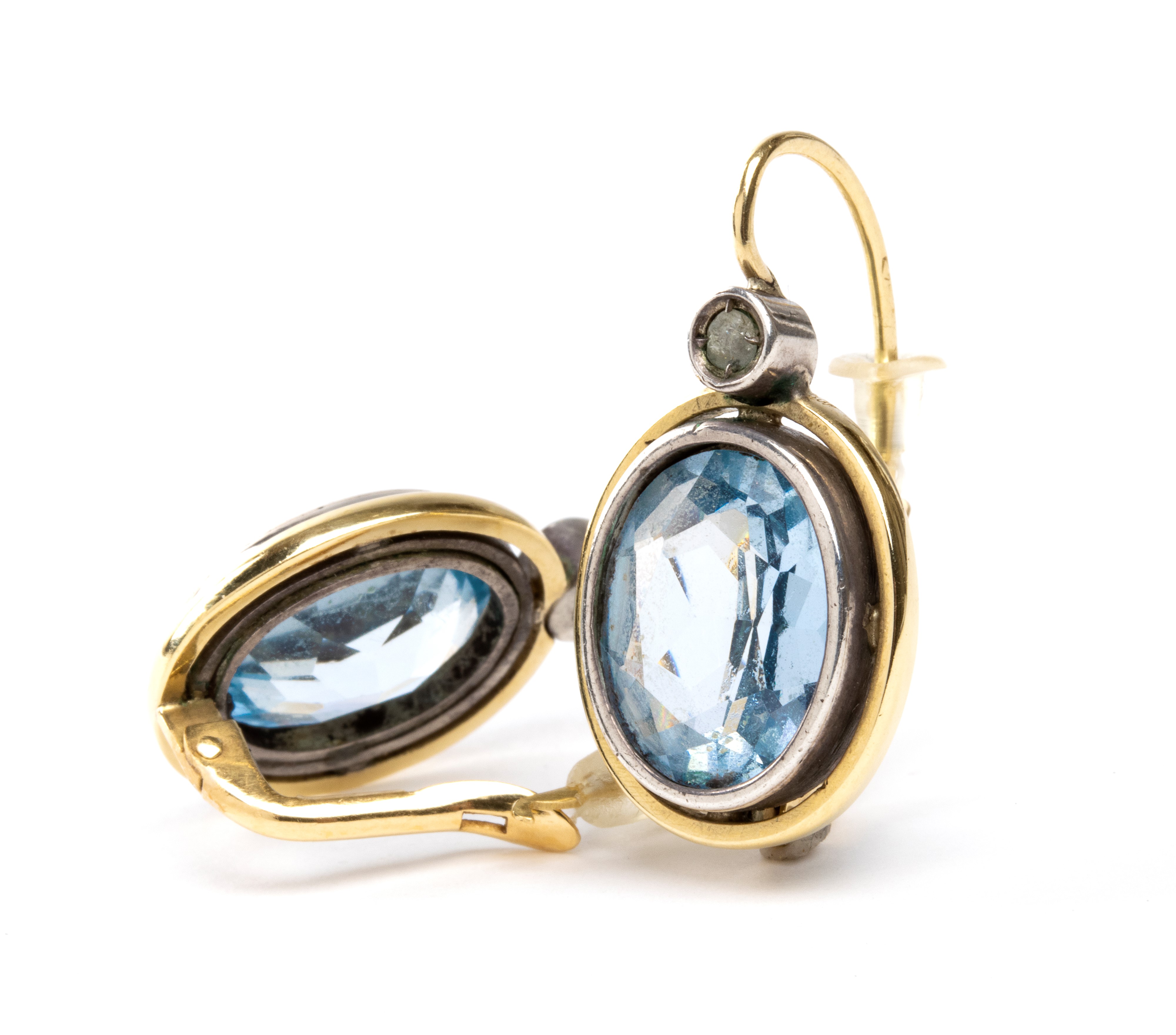 Paio di orecchini, acquamarine e diamanti, oro giallo 18k