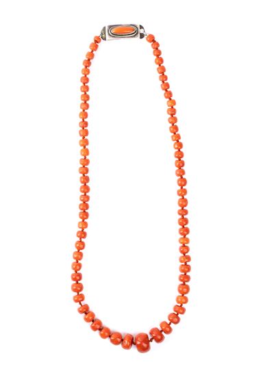 Collana in corallo Mediterraneo (Corallium rubrum) a filo con chiusura in argento