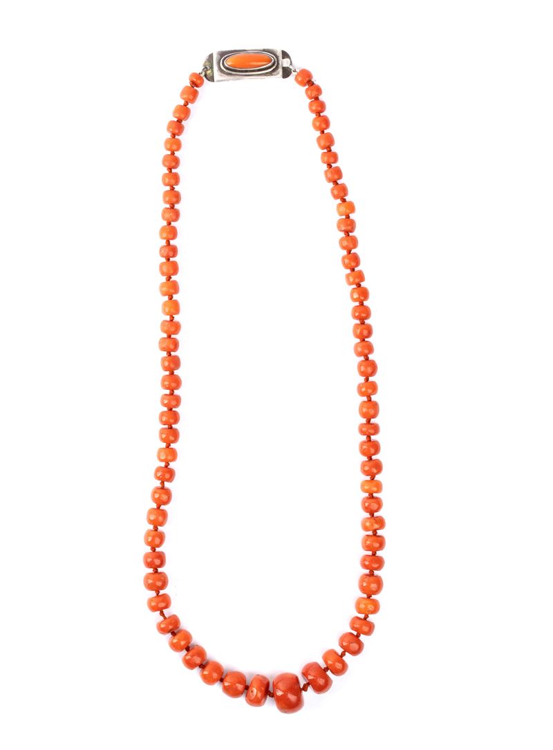 Collana in corallo Mediterraneo (Corallium rubrum) a filo con chiusura in argento