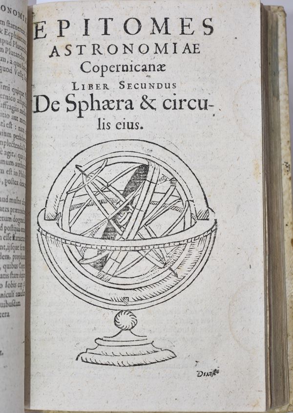 [Astronomia/Keplero] Kepler, Johannes : EPITOME ASTRONOMIAE COPERNICANAE. USITATA FORMA QUAESTIONUM & RESPONSIONUM CONSCRIPTA INQ. VII LIBROS DIGESTA, QUORUM TRES PRIORES SUNT DE DOCTRINA SPHAERICA … AUTHORE JOANNE KEPPLERO. Lentijs ad Danubium, 1618, excudebat Johannes Plancus.